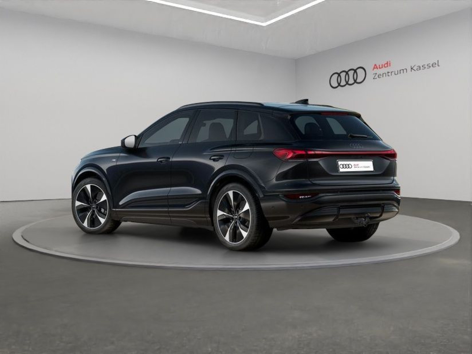 Audi - Q6 SUV e-tron_4 Audi - Q6 SUV e-tron_4