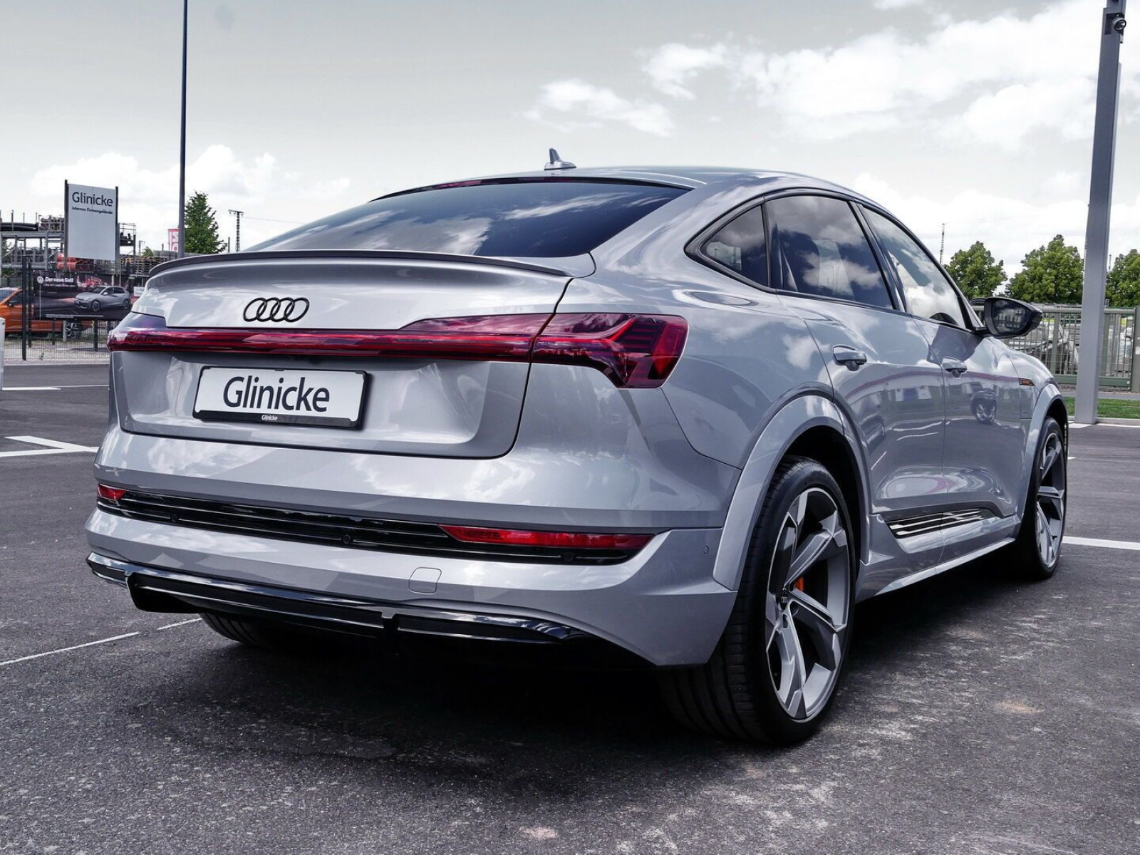 Audi - e-tron Sportback_4