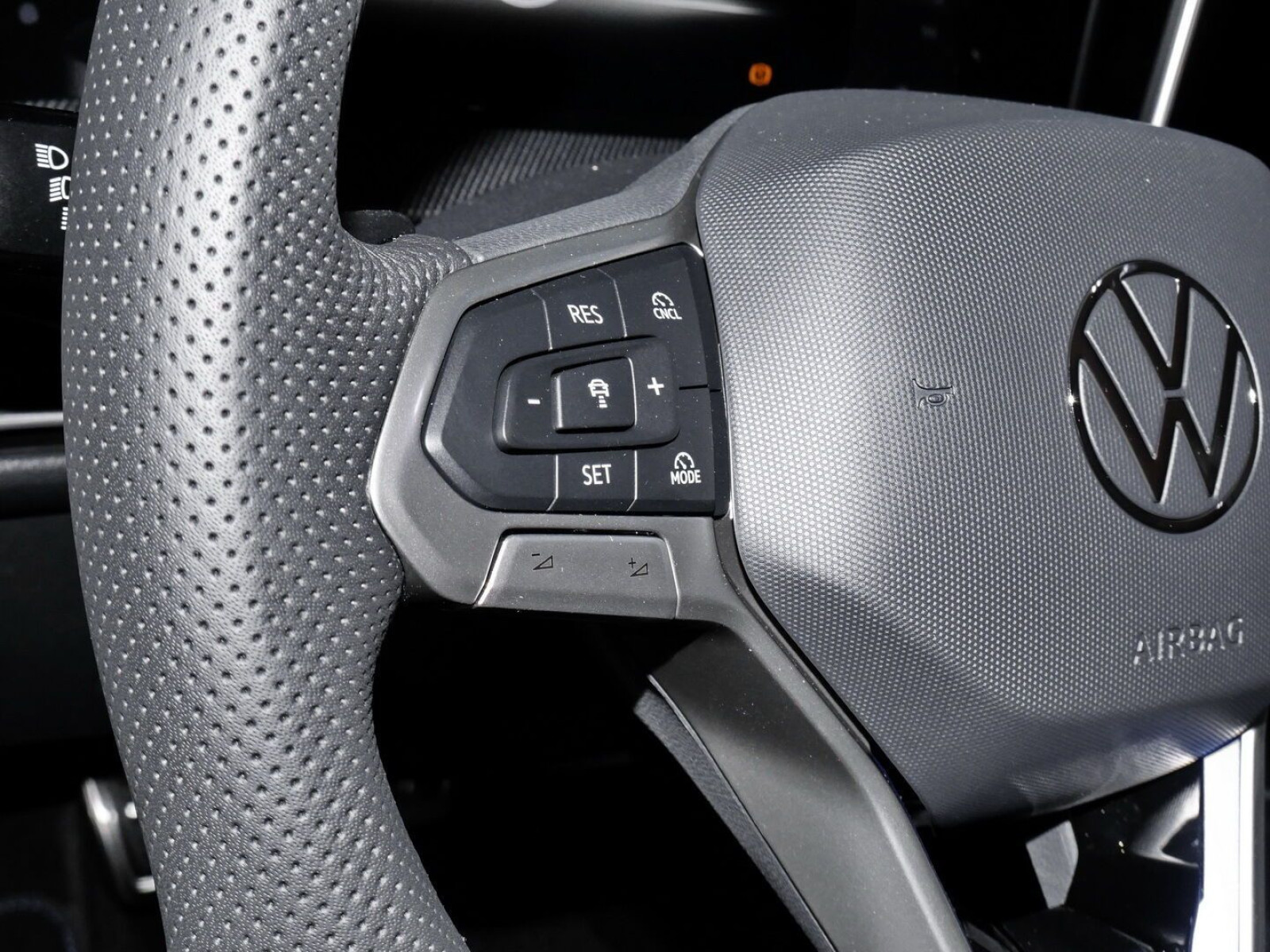 Volkswagen - Golf_14