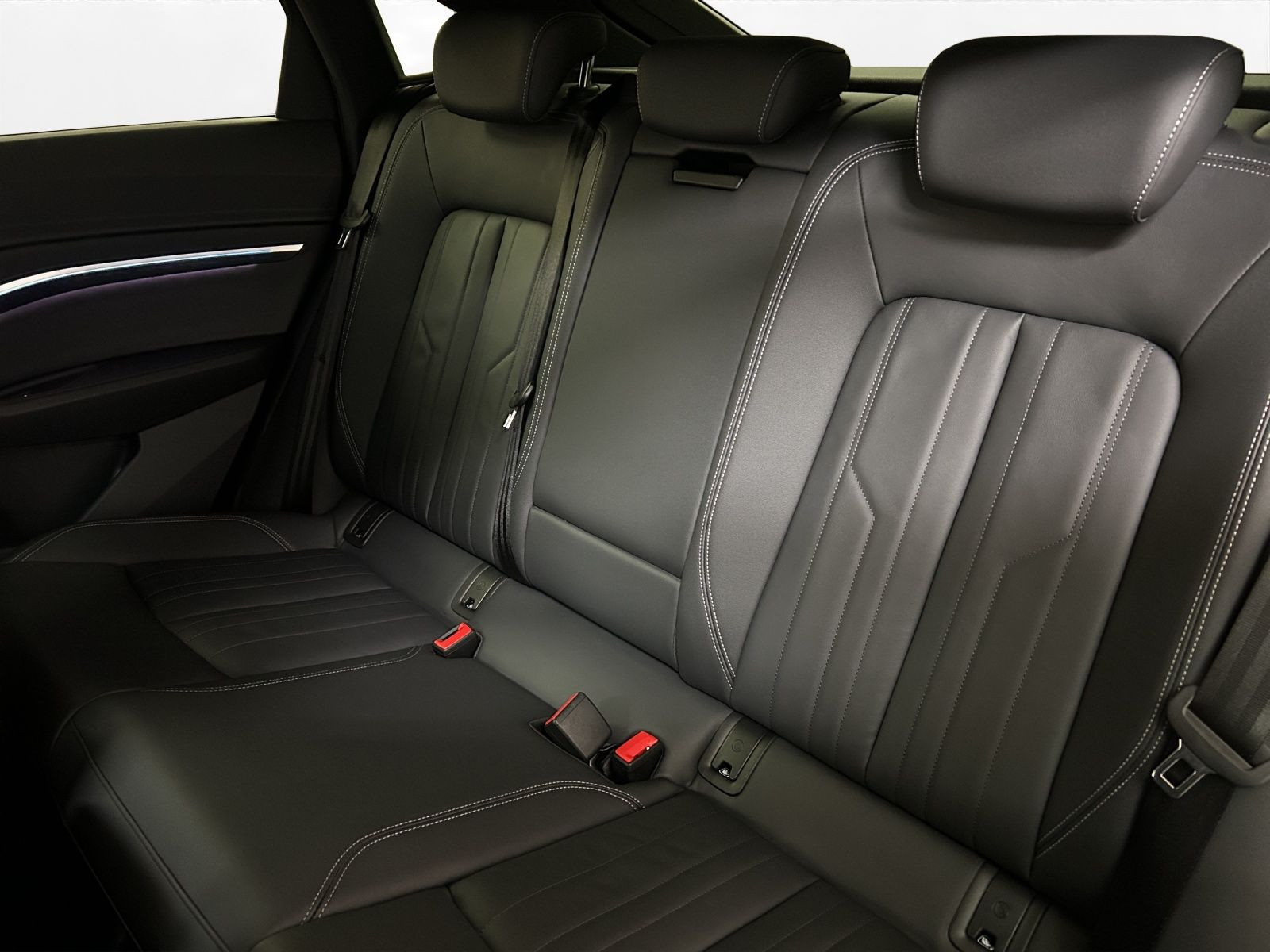 Audi - Q8 Sportback e-tron_18