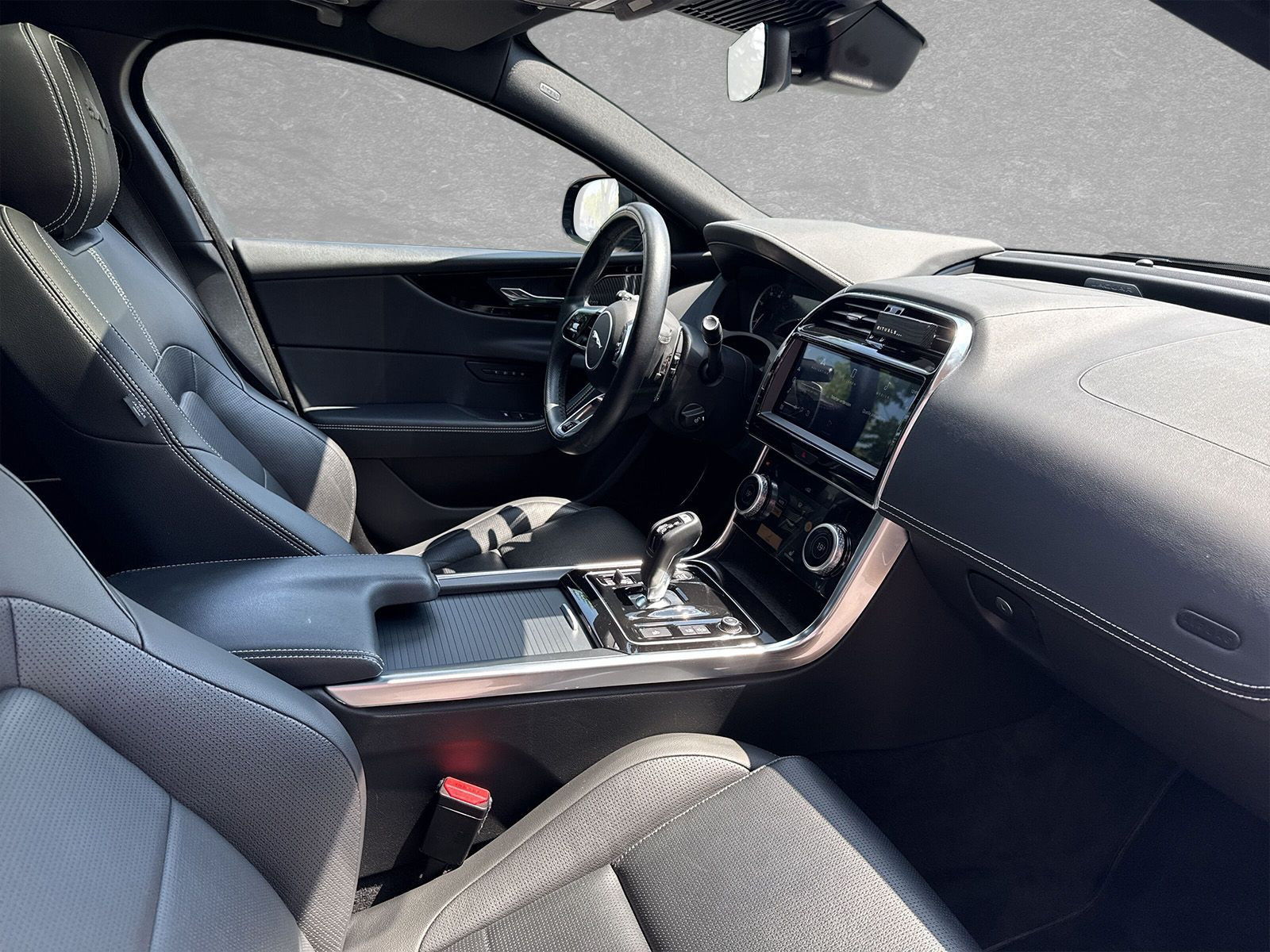Jaguar - XE_3