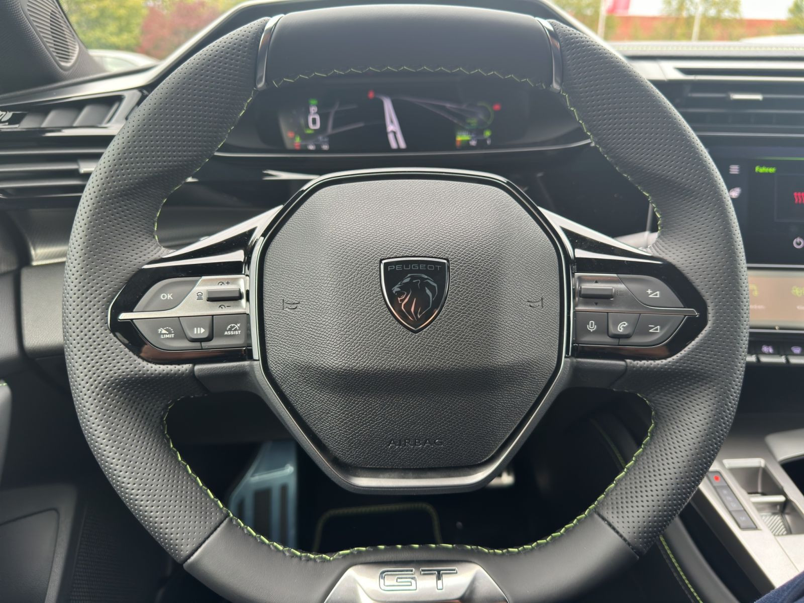 Peugeot - 408_18