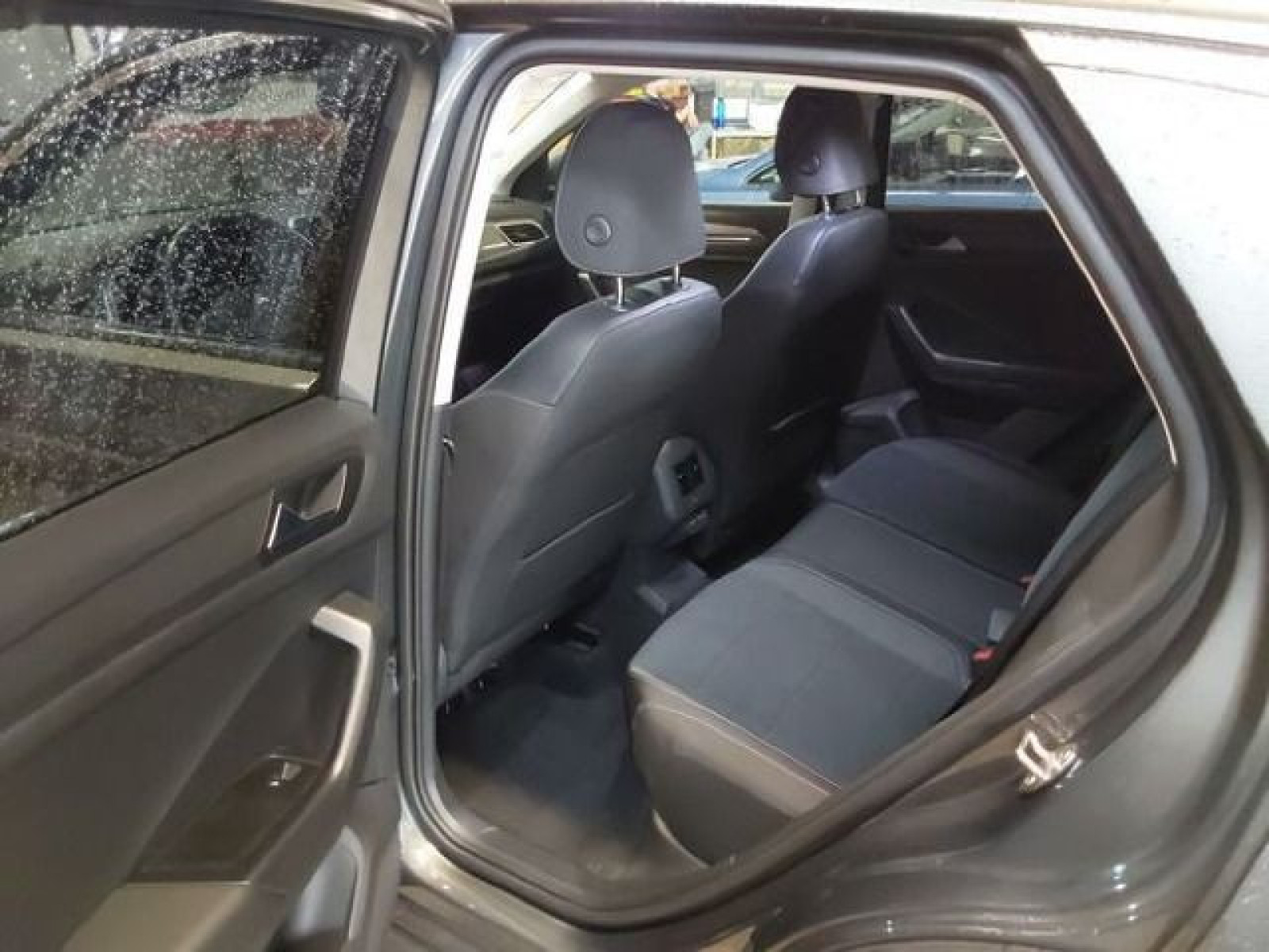 Volkswagen - T-Roc_6