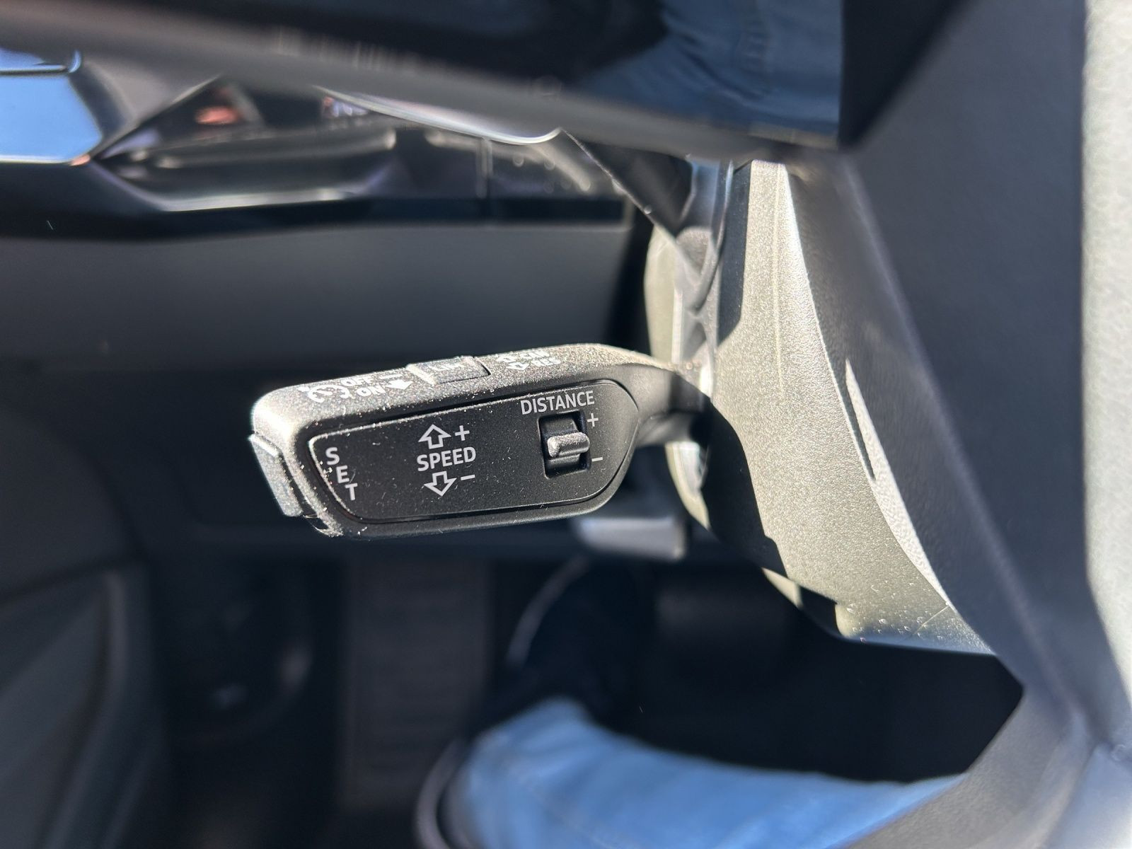 Audi - Q8 e-tron_21
