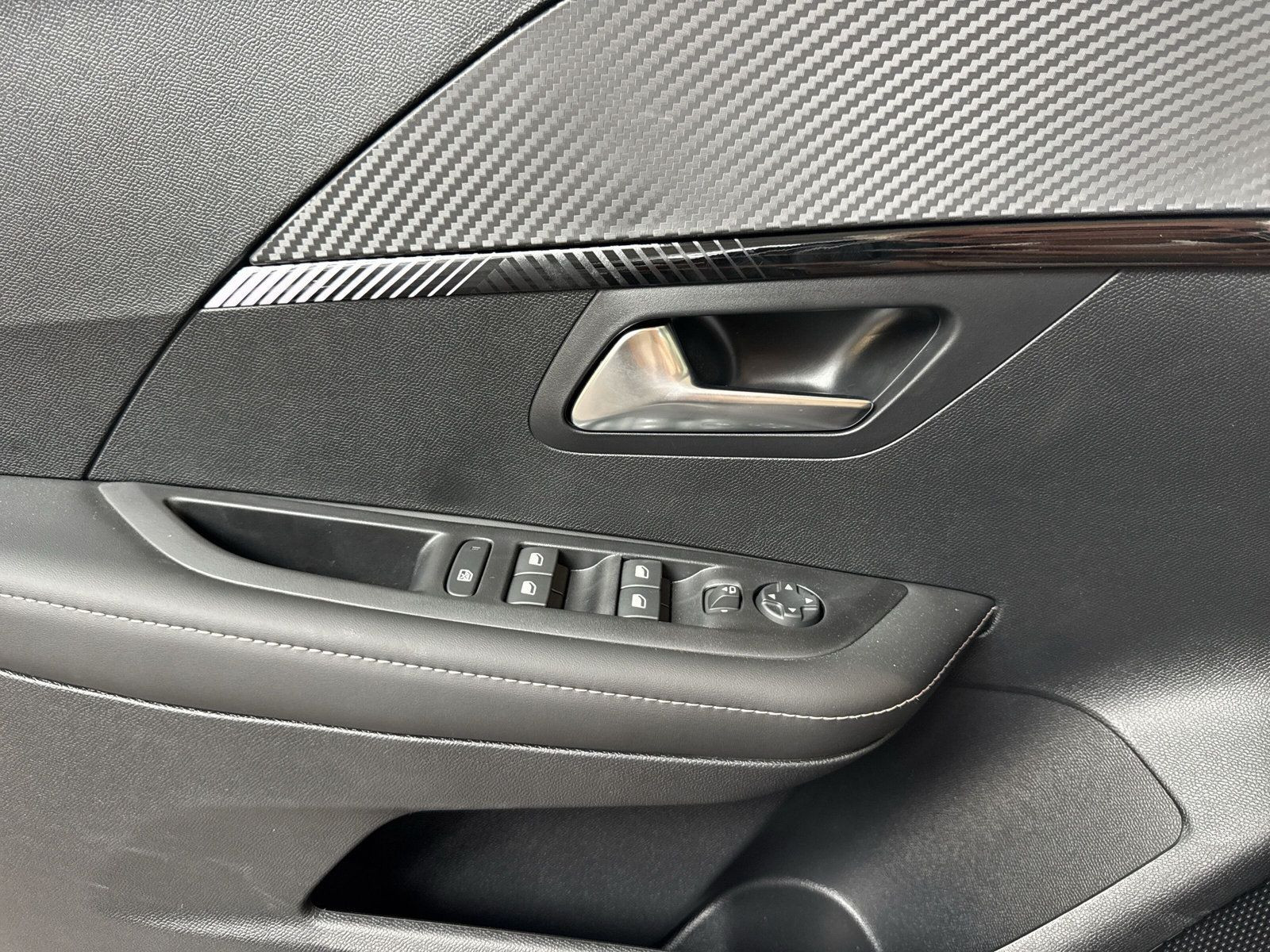 Peugeot - 208_13