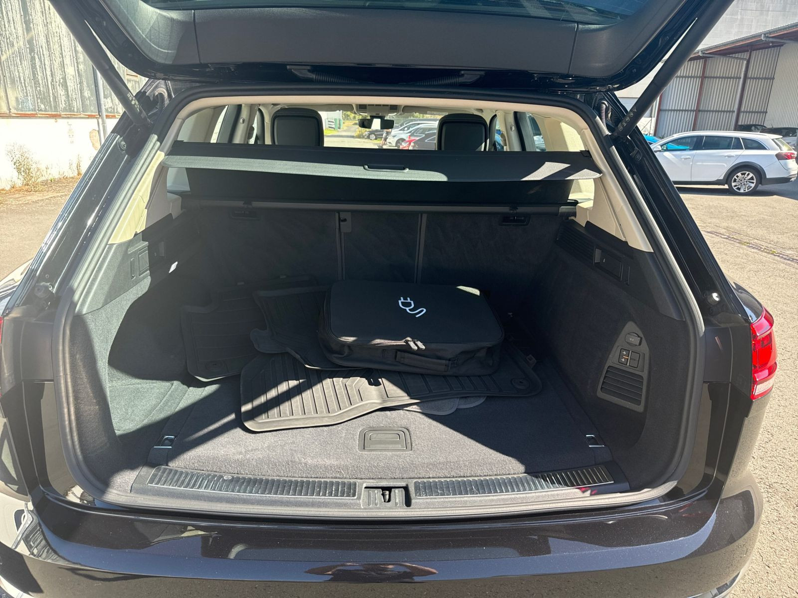 Volkswagen - Touareg_15