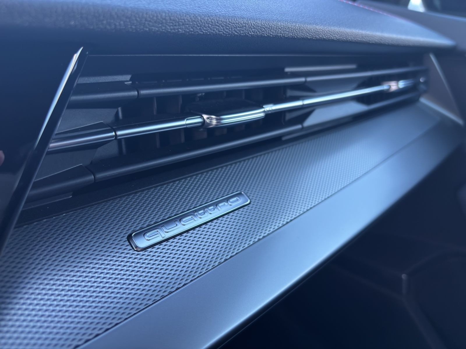 Audi - S3 Limousine_19