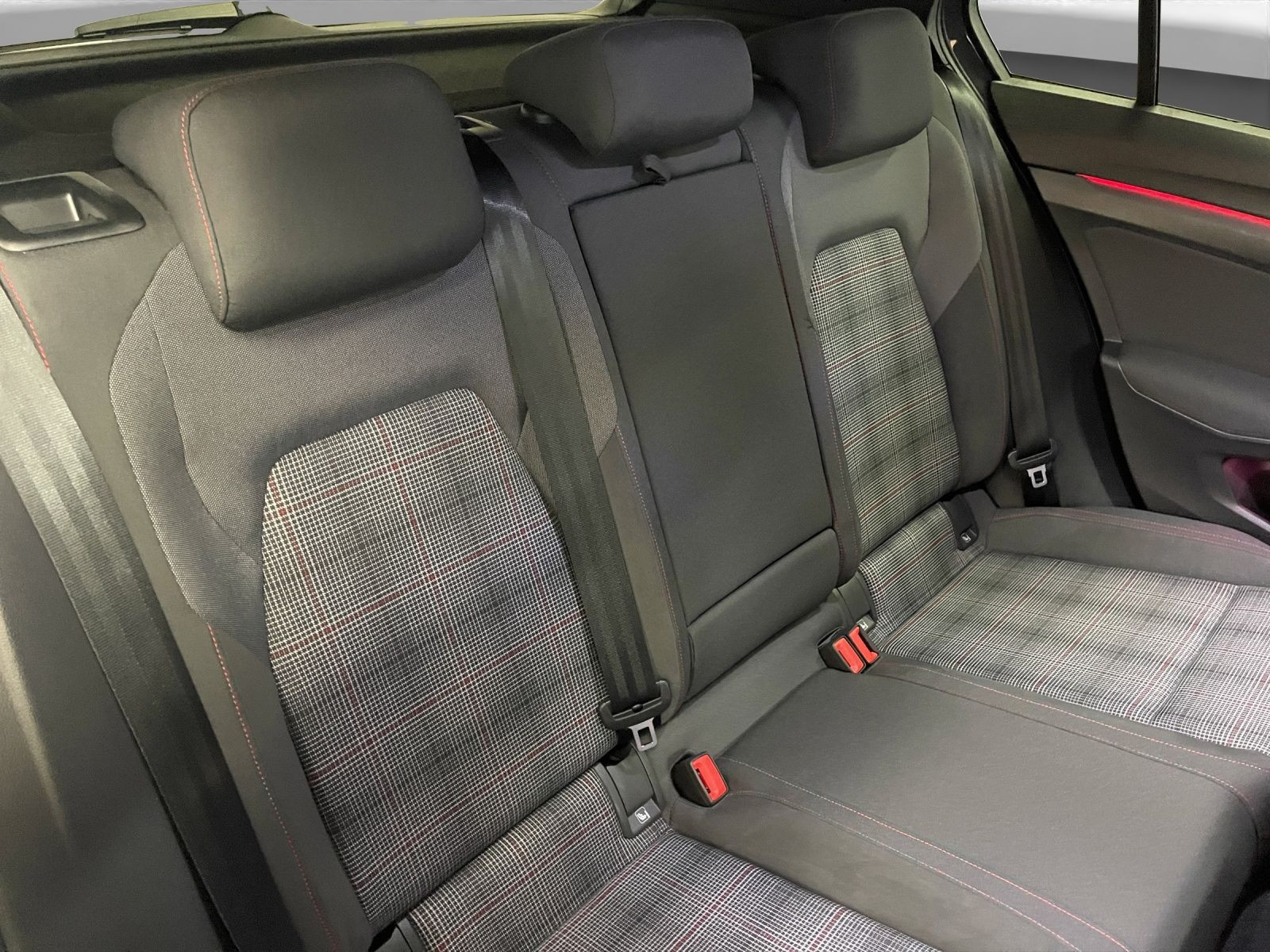Volkswagen - Golf GTI_18