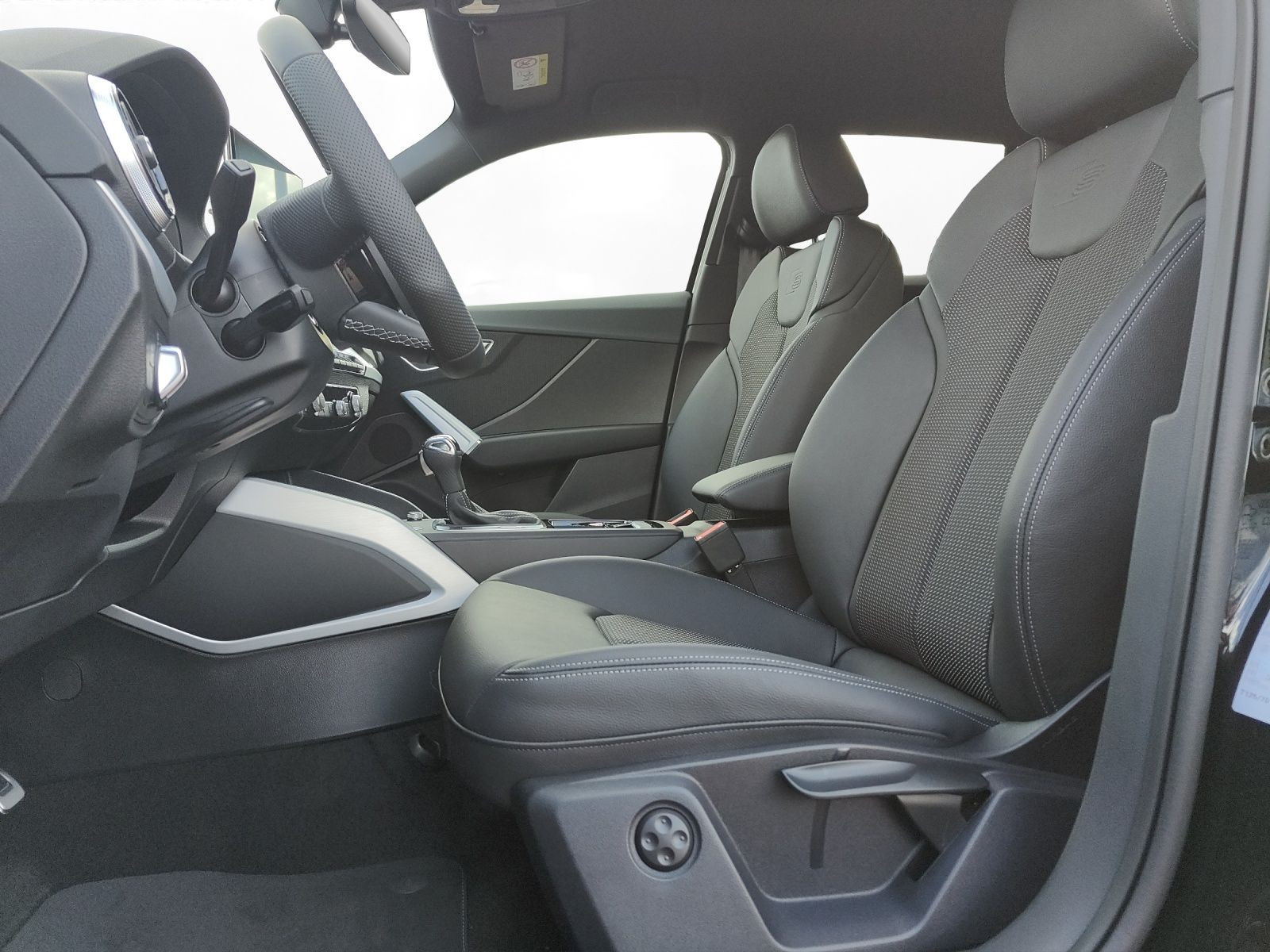 Audi - Q2_4