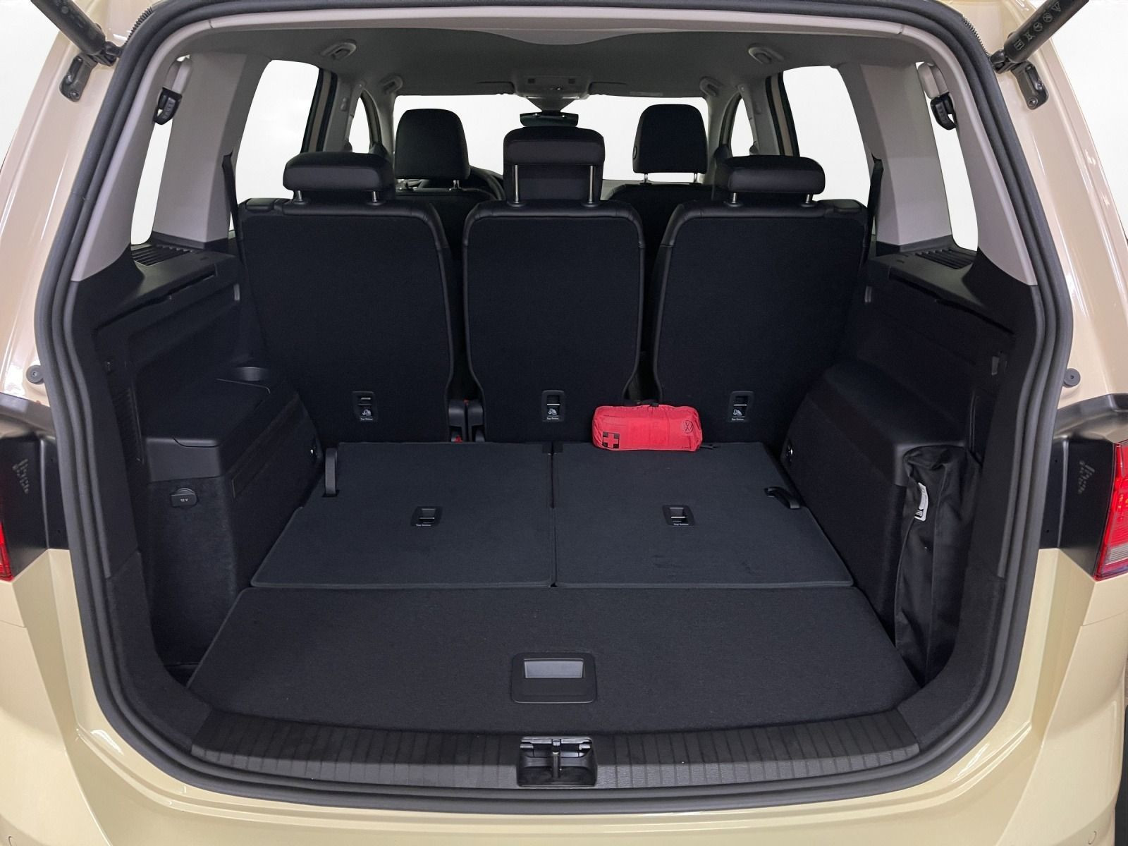 Volkswagen - Touran_20