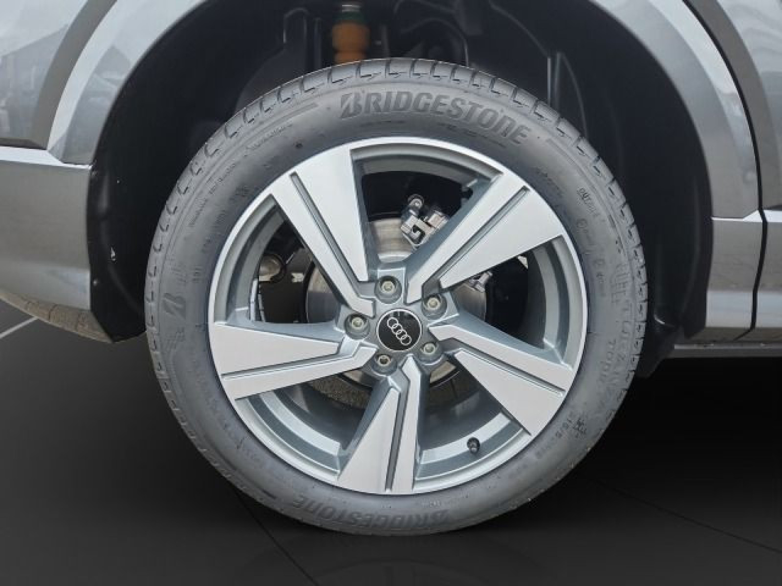 Audi - Q2_12