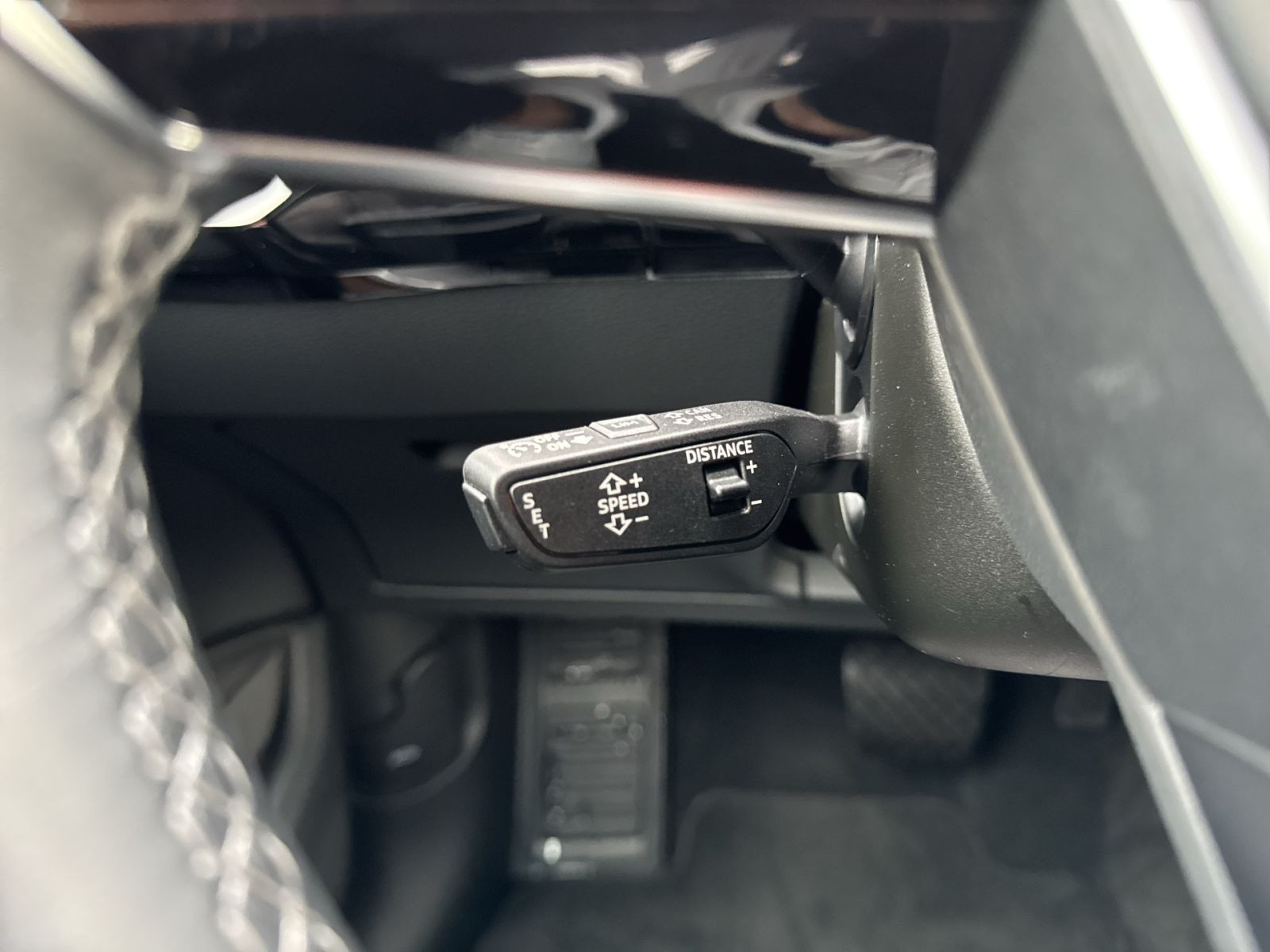 Audi - Q8 e-tron_23