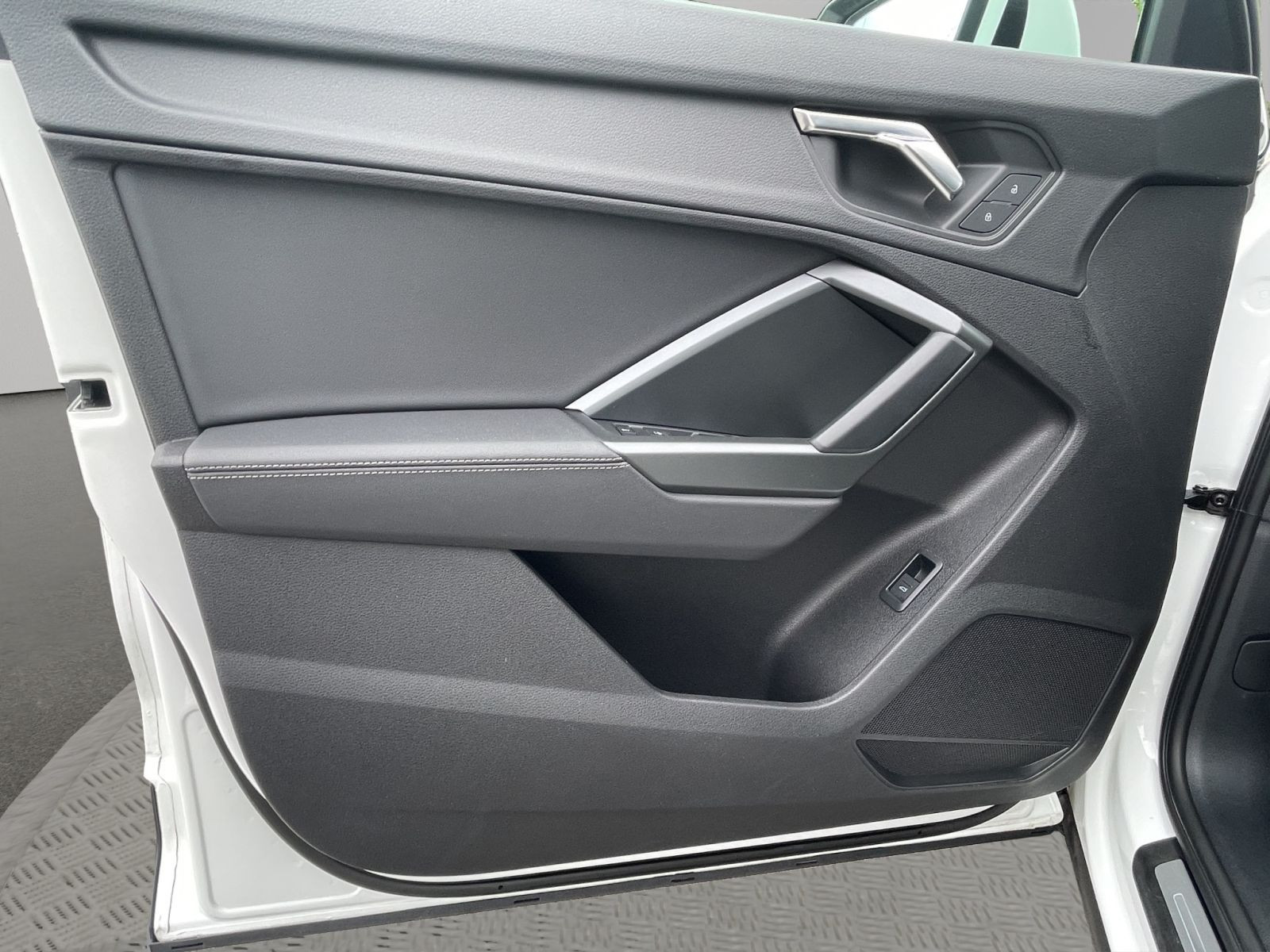 Audi - Q3_16