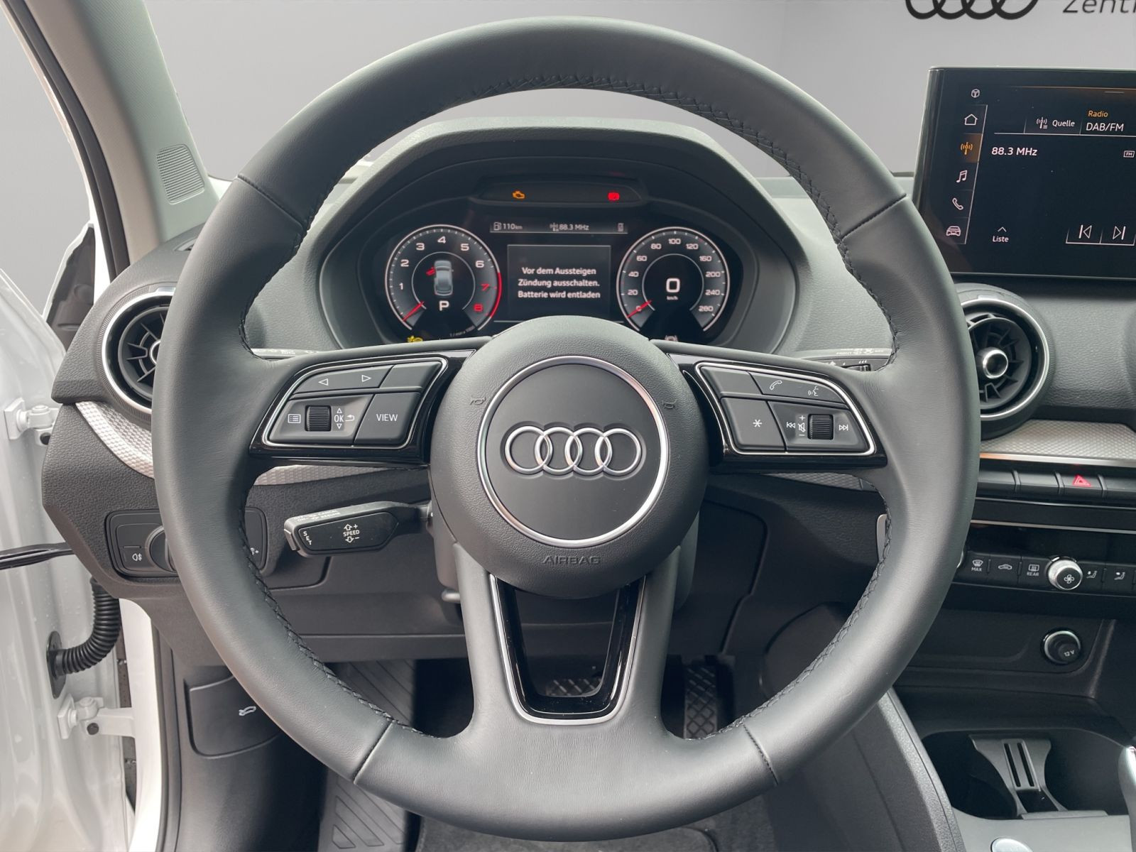 Audi - Q2_10