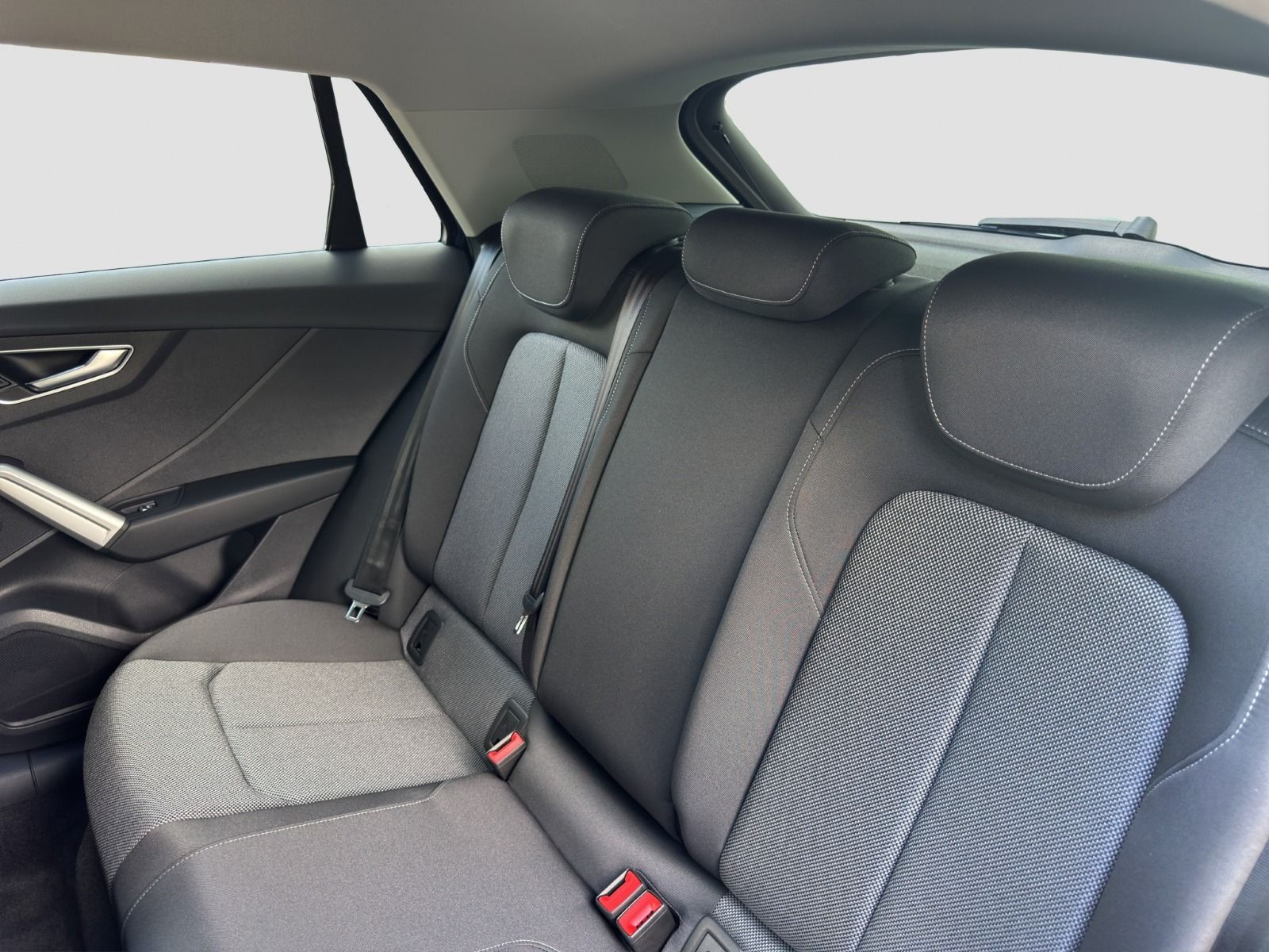 Audi - Q2_15