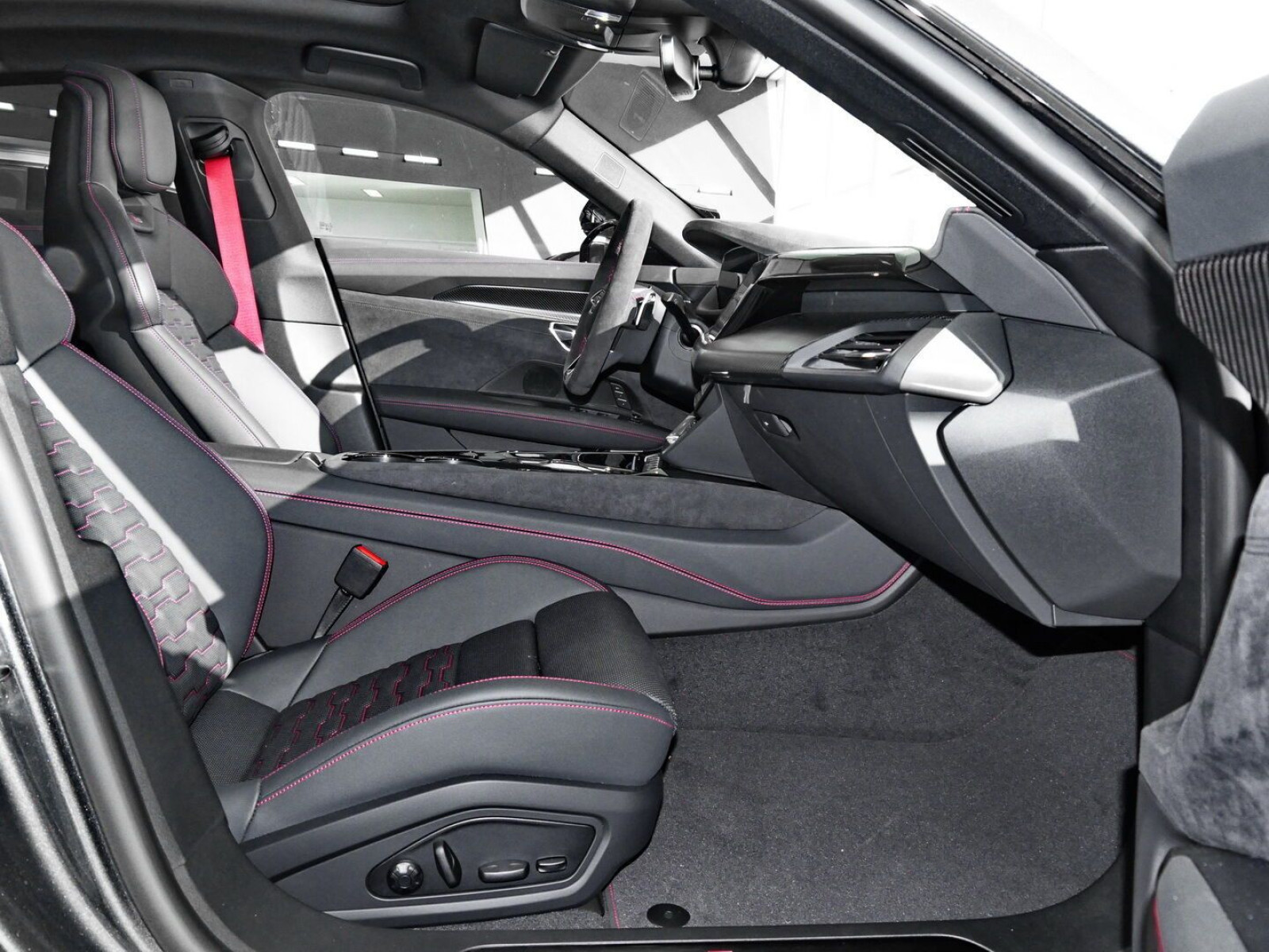 Audi - RS e-tron GT_5