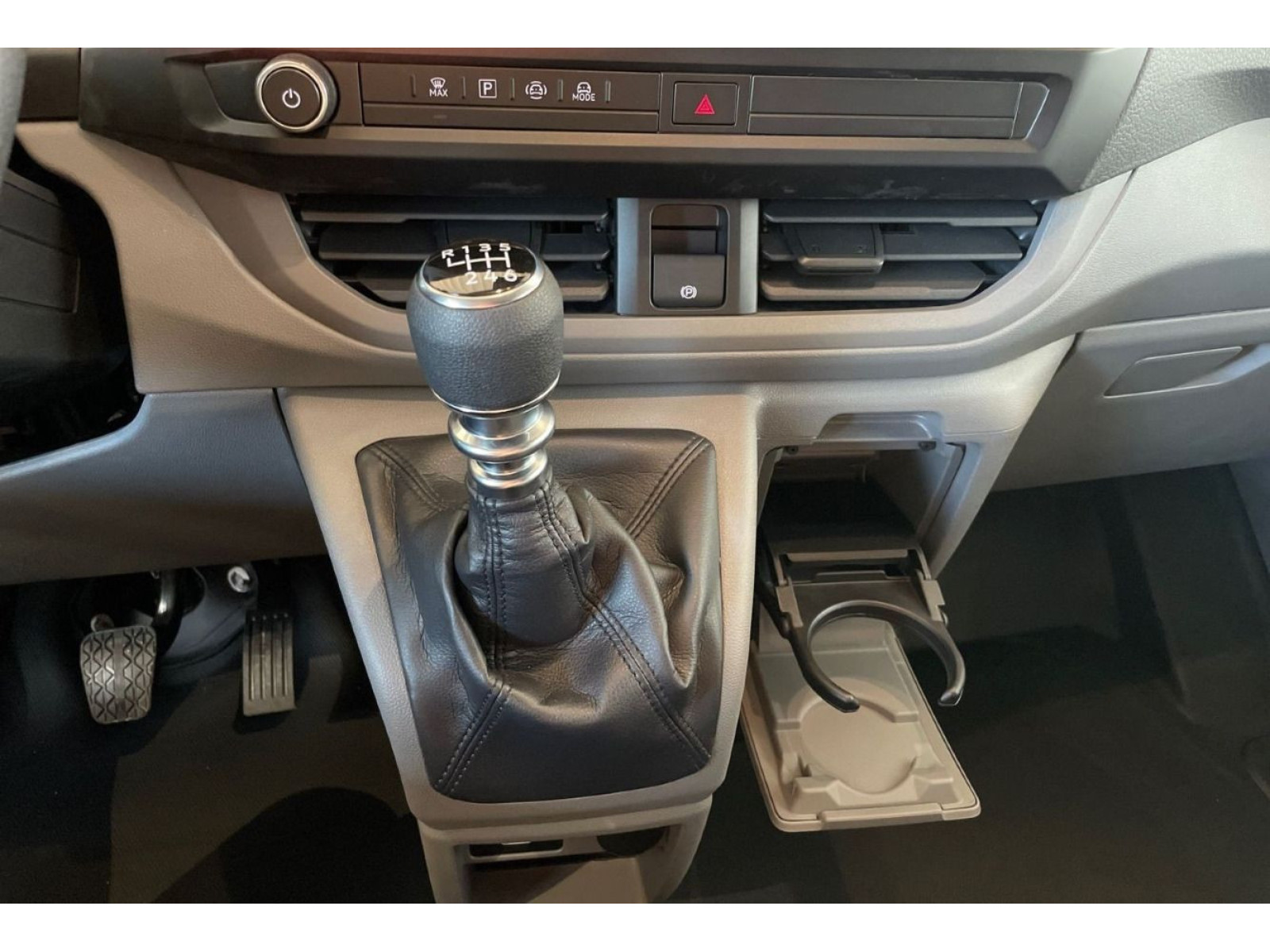 Volkswagen - T7 Transporter_11