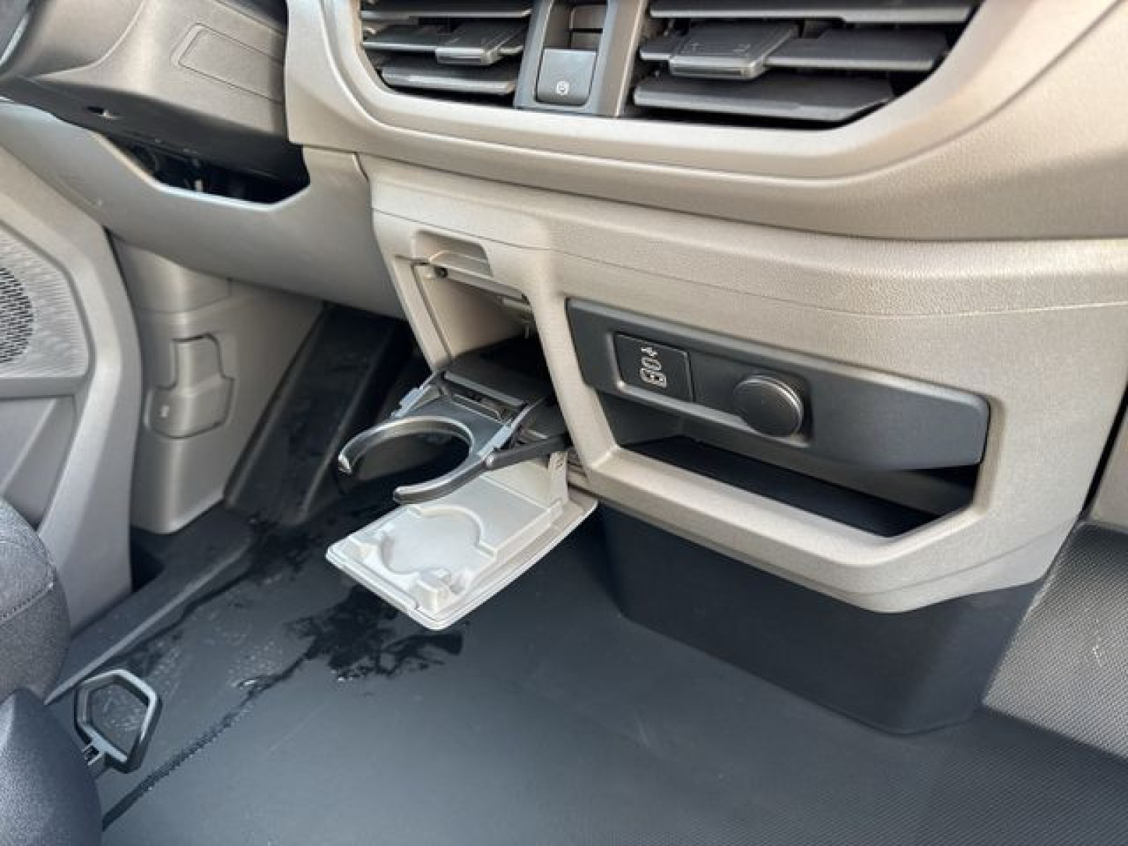 Volkswagen - T7 Transporter_21