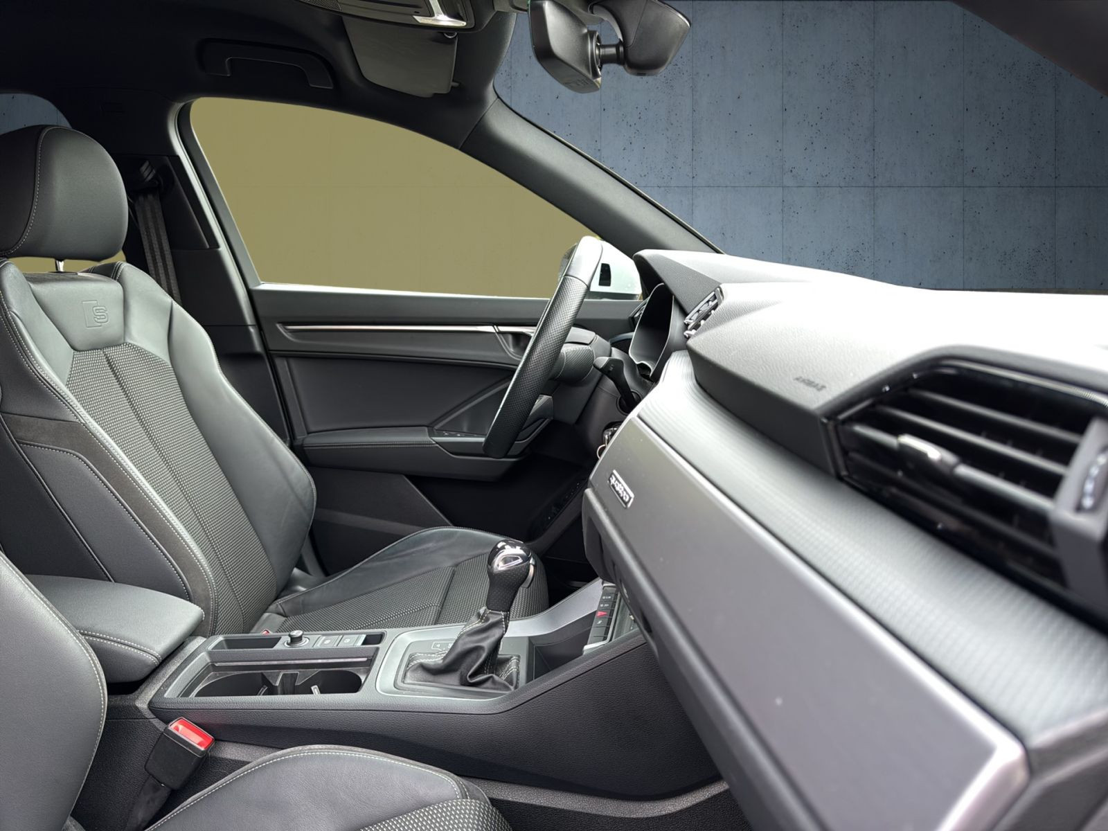 Audi - Q3_21 Audi - Q3_21