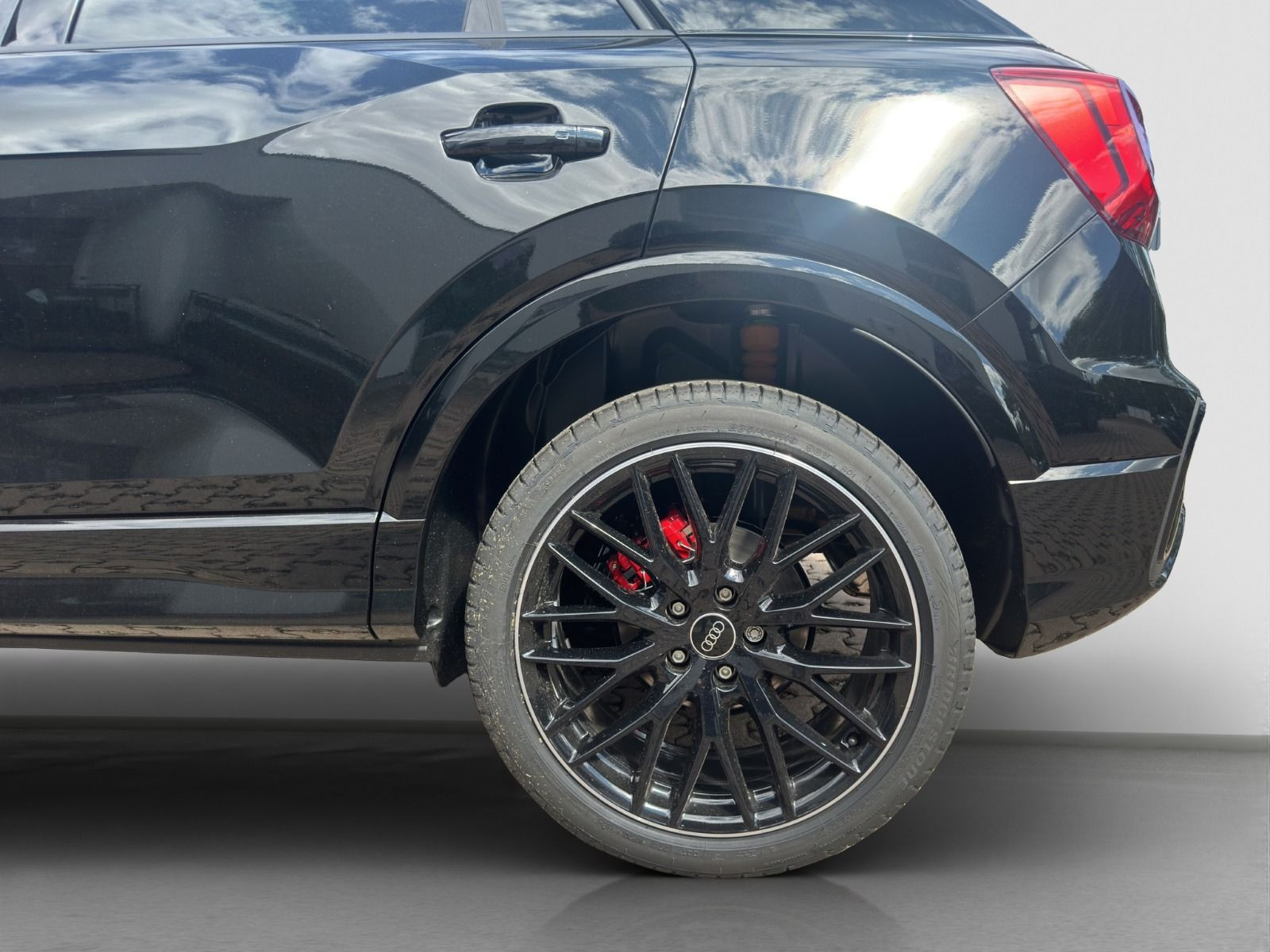 Audi - Q2_25