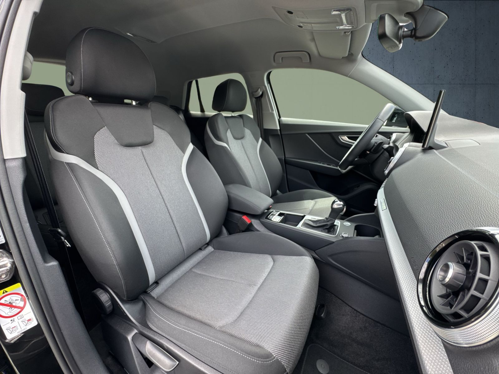 Audi - Q2_18