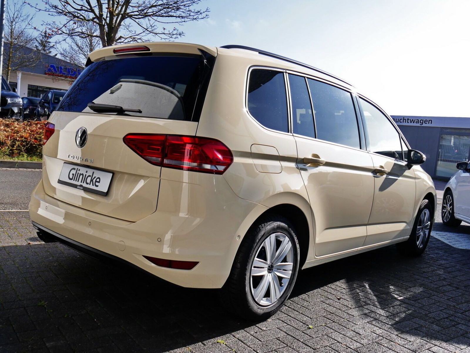 Volkswagen - Touran_4