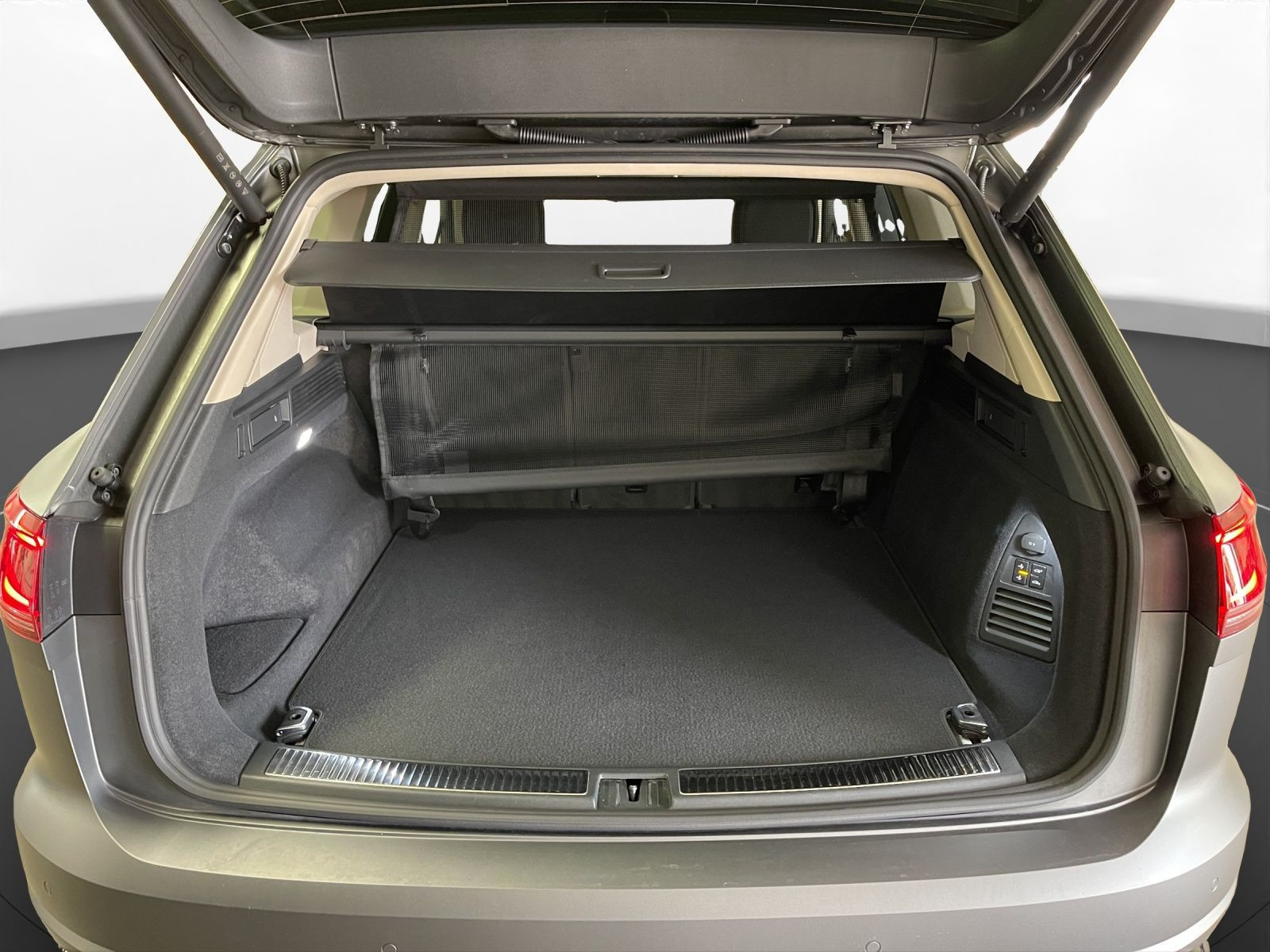 Volkswagen - Touareg_24