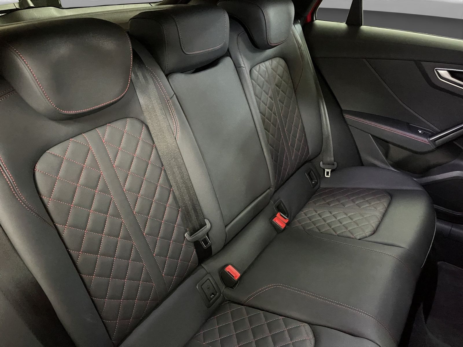 Audi - Q2_17