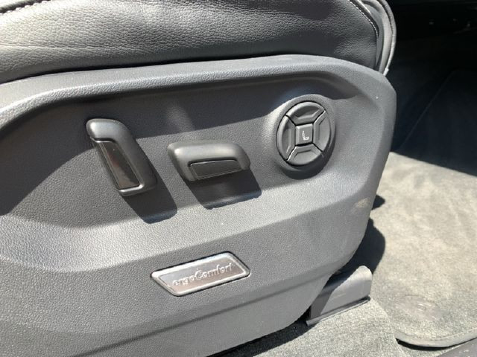 Volkswagen - Touareg_20