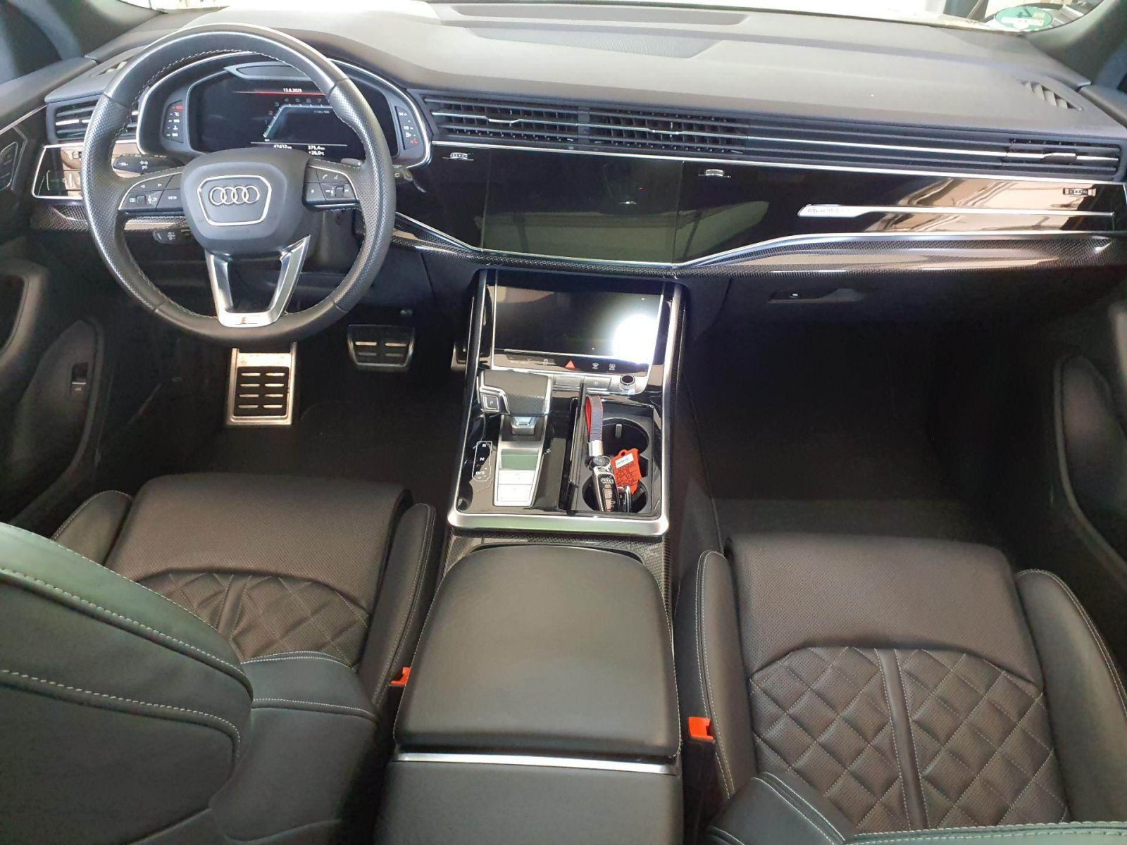 Audi - SQ8_4