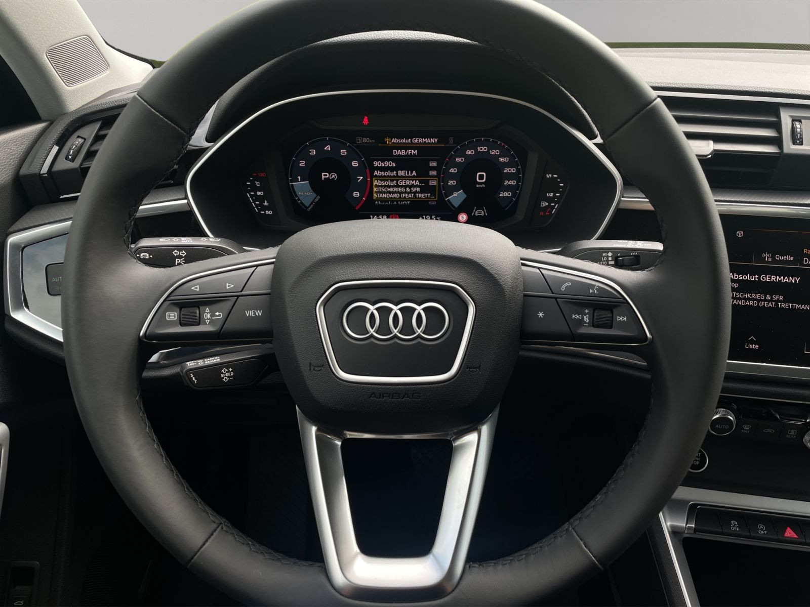 Audi - Q3_10