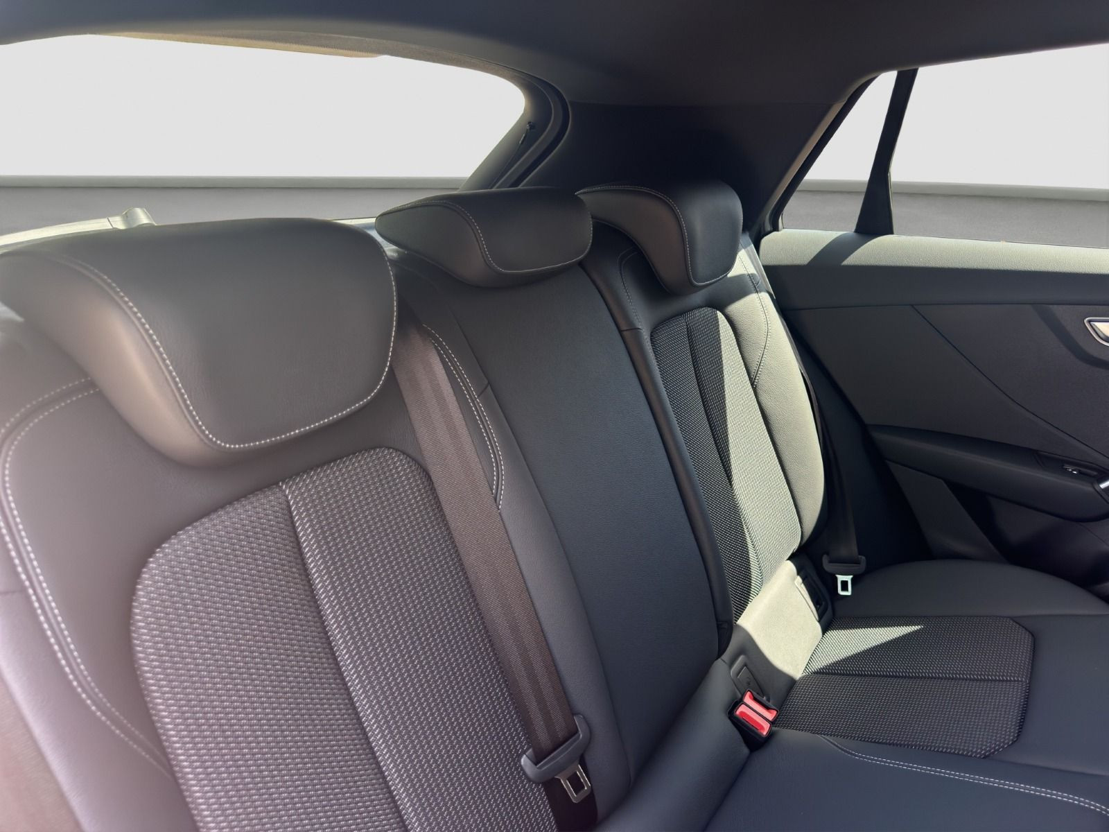 Audi - Q2_21