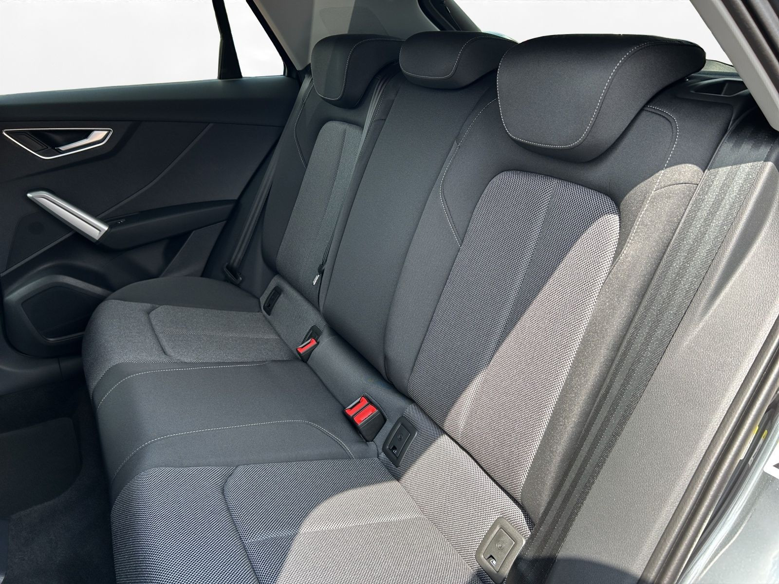 Audi - Q2_6