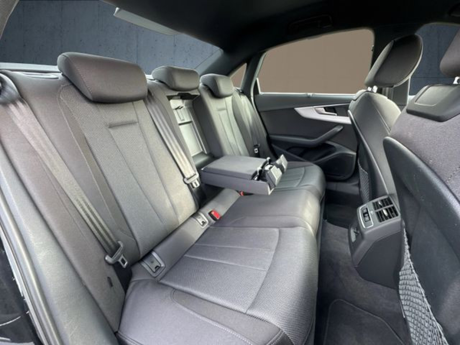 Audi - A4 Limousine_20
