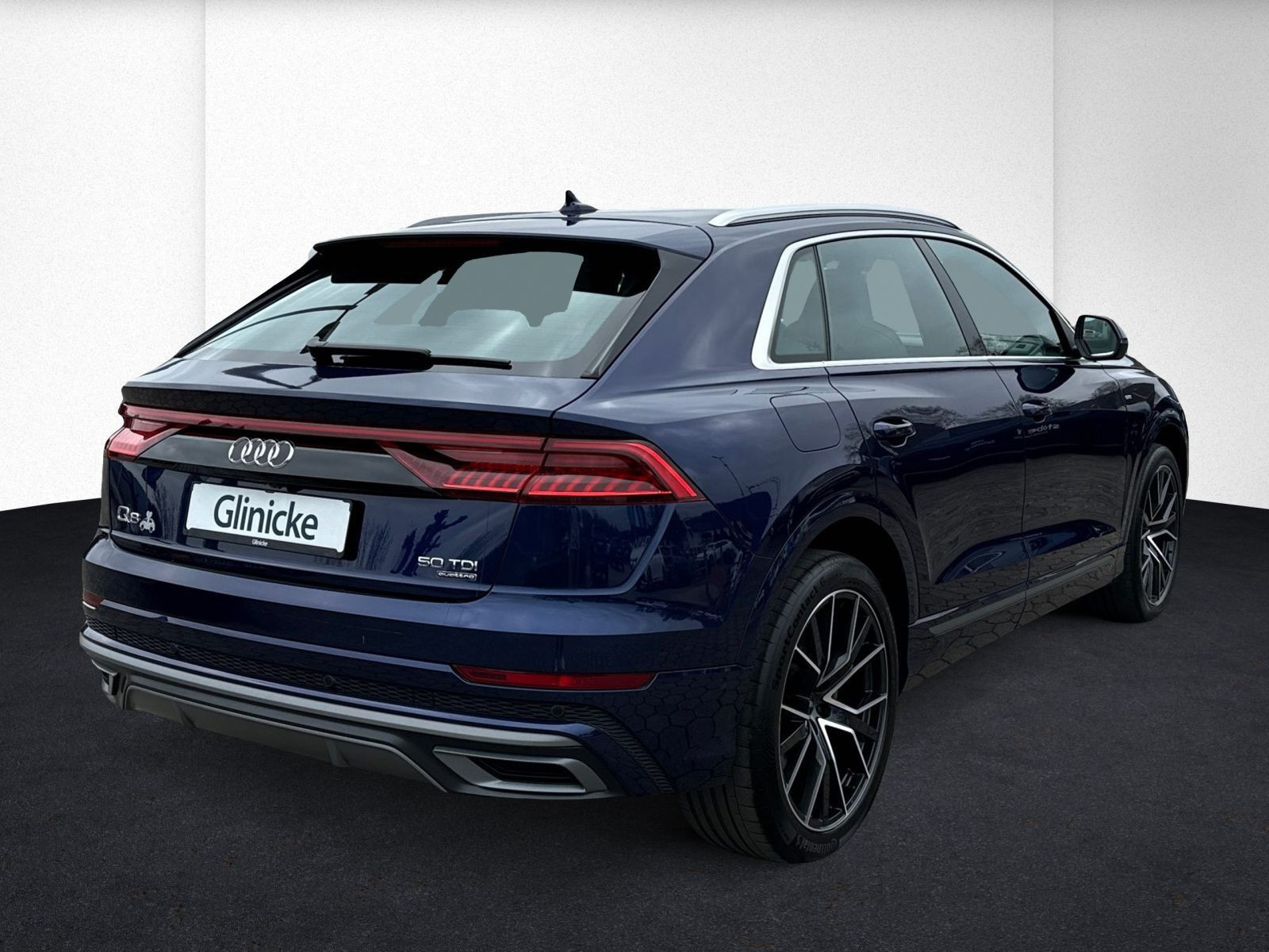 Audi - Q8_2