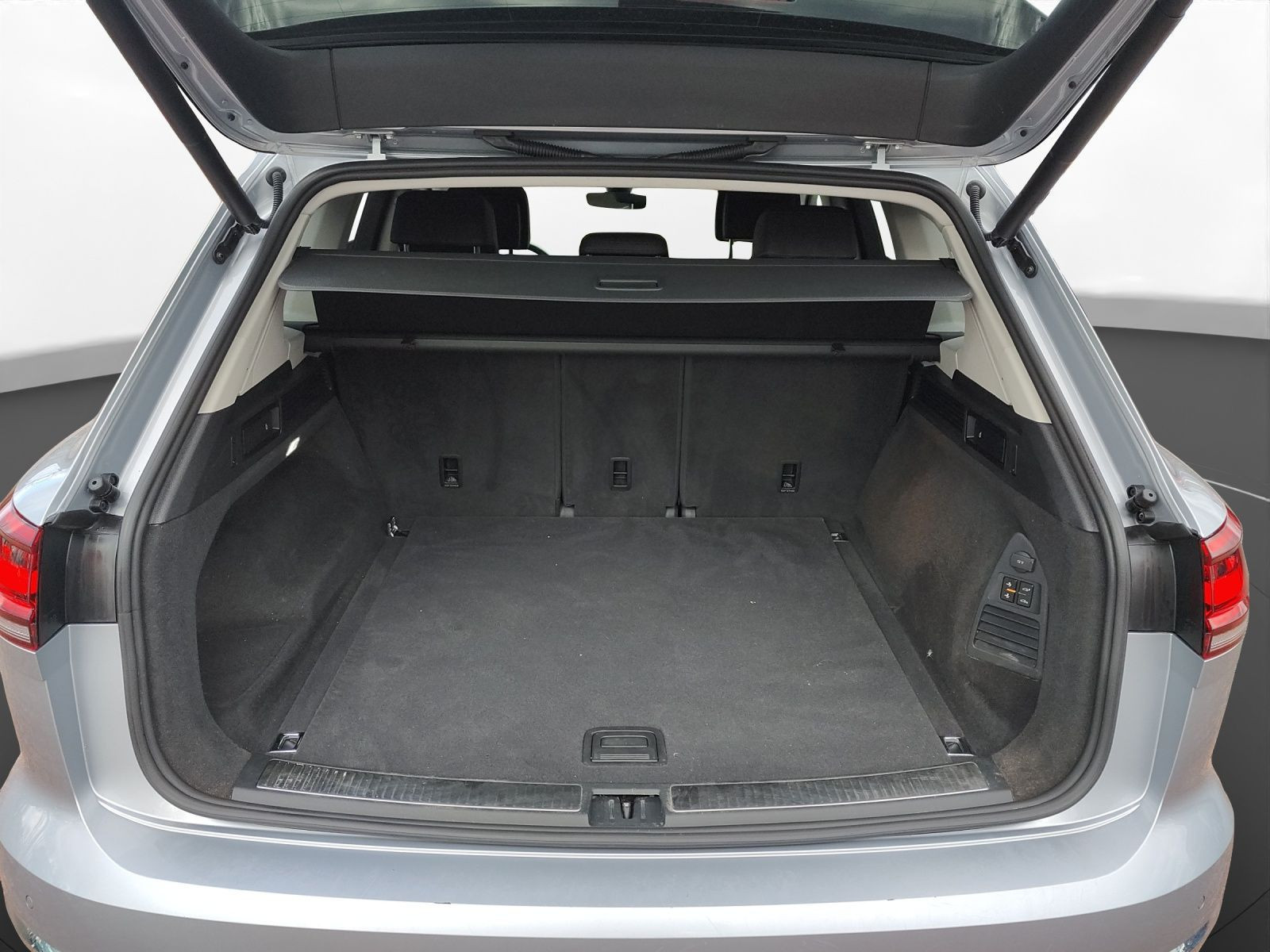 Volkswagen - Touareg_11