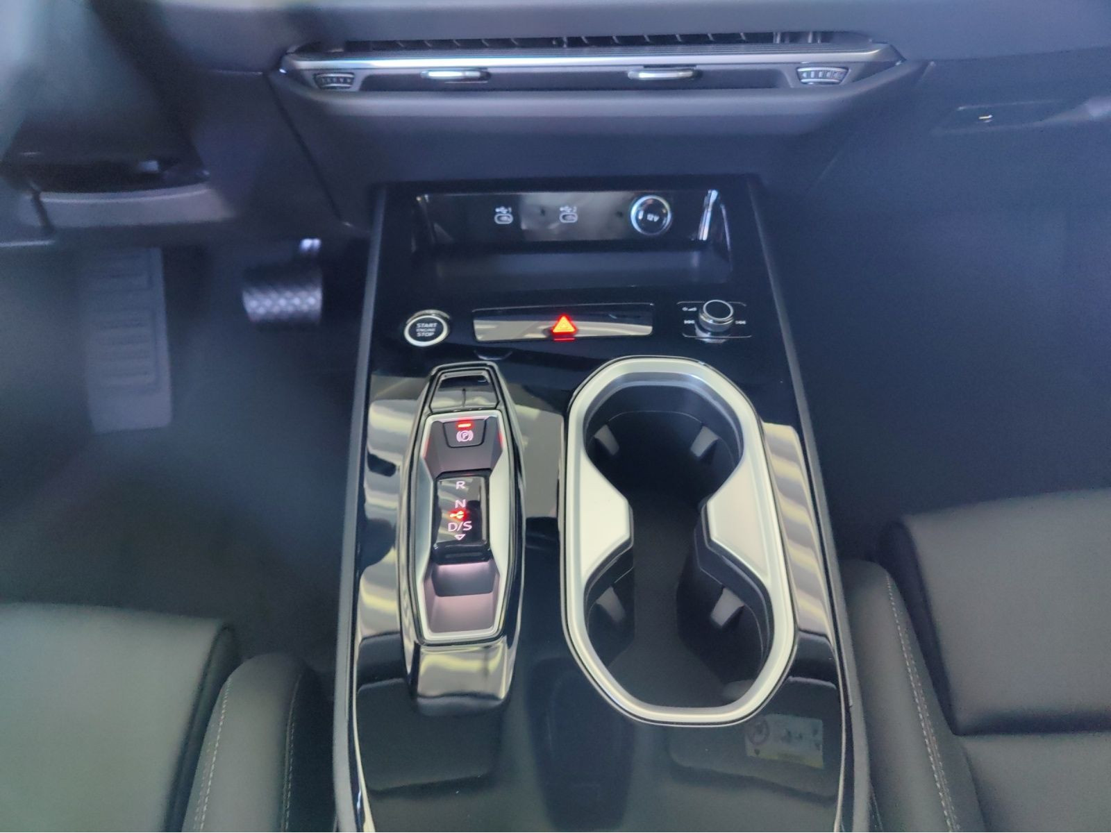 Audi - A6_8