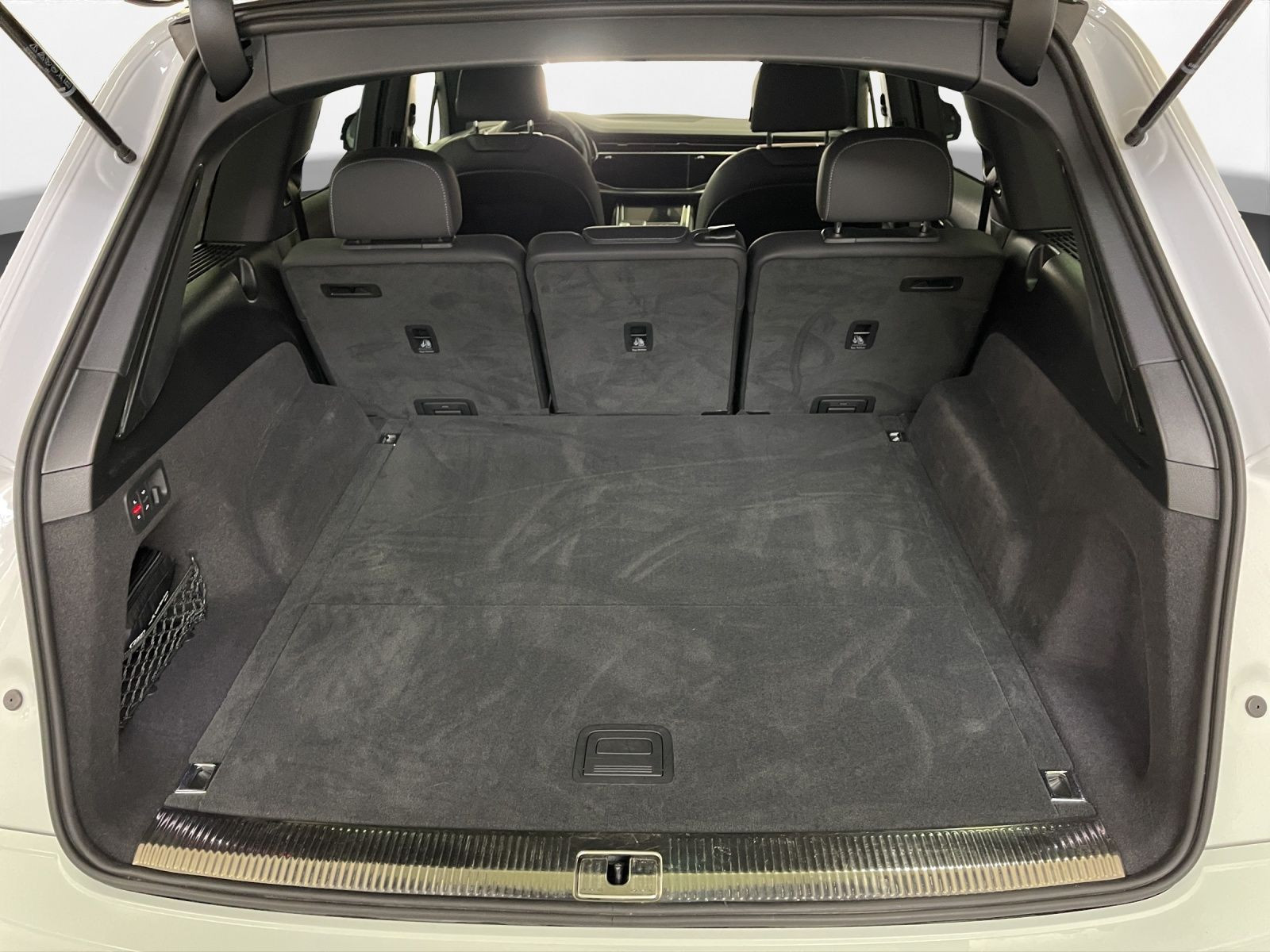 Audi - Q7_24 Audi - Q7_24