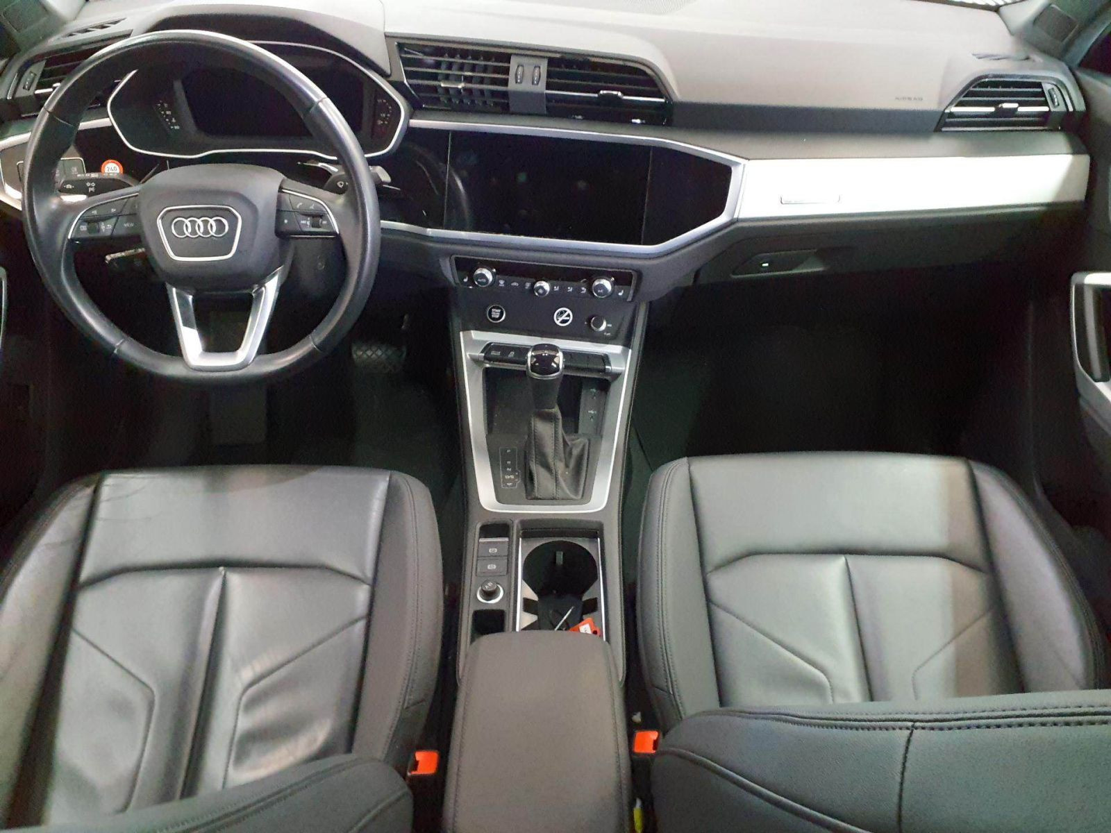 Audi - Q3_6