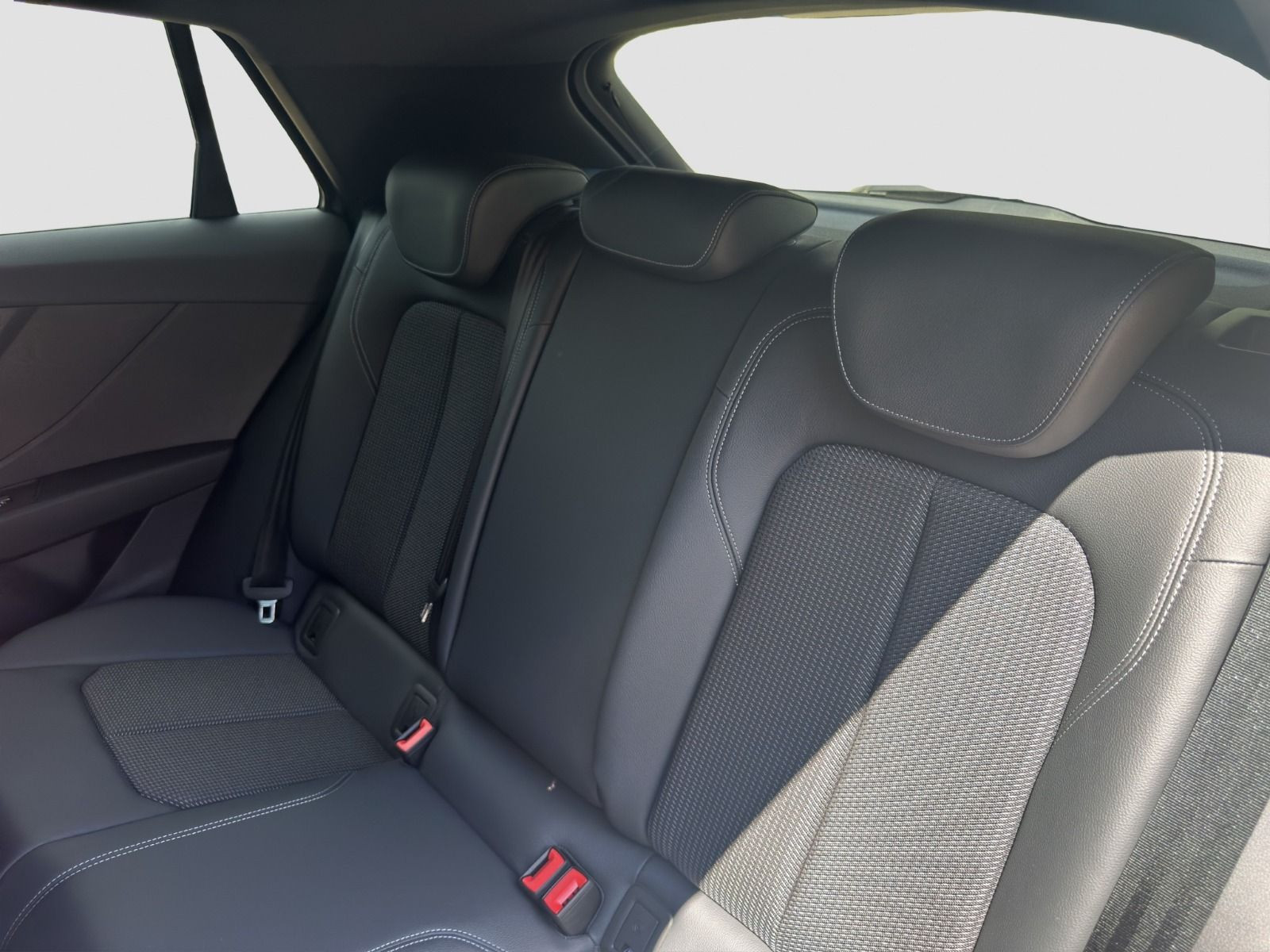 Audi - Q2_15
