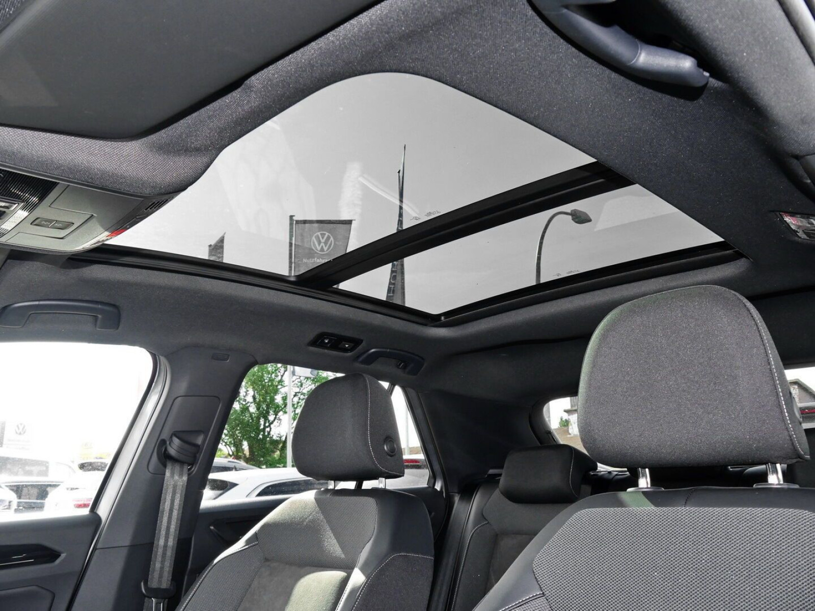 Volkswagen - T-Roc_13