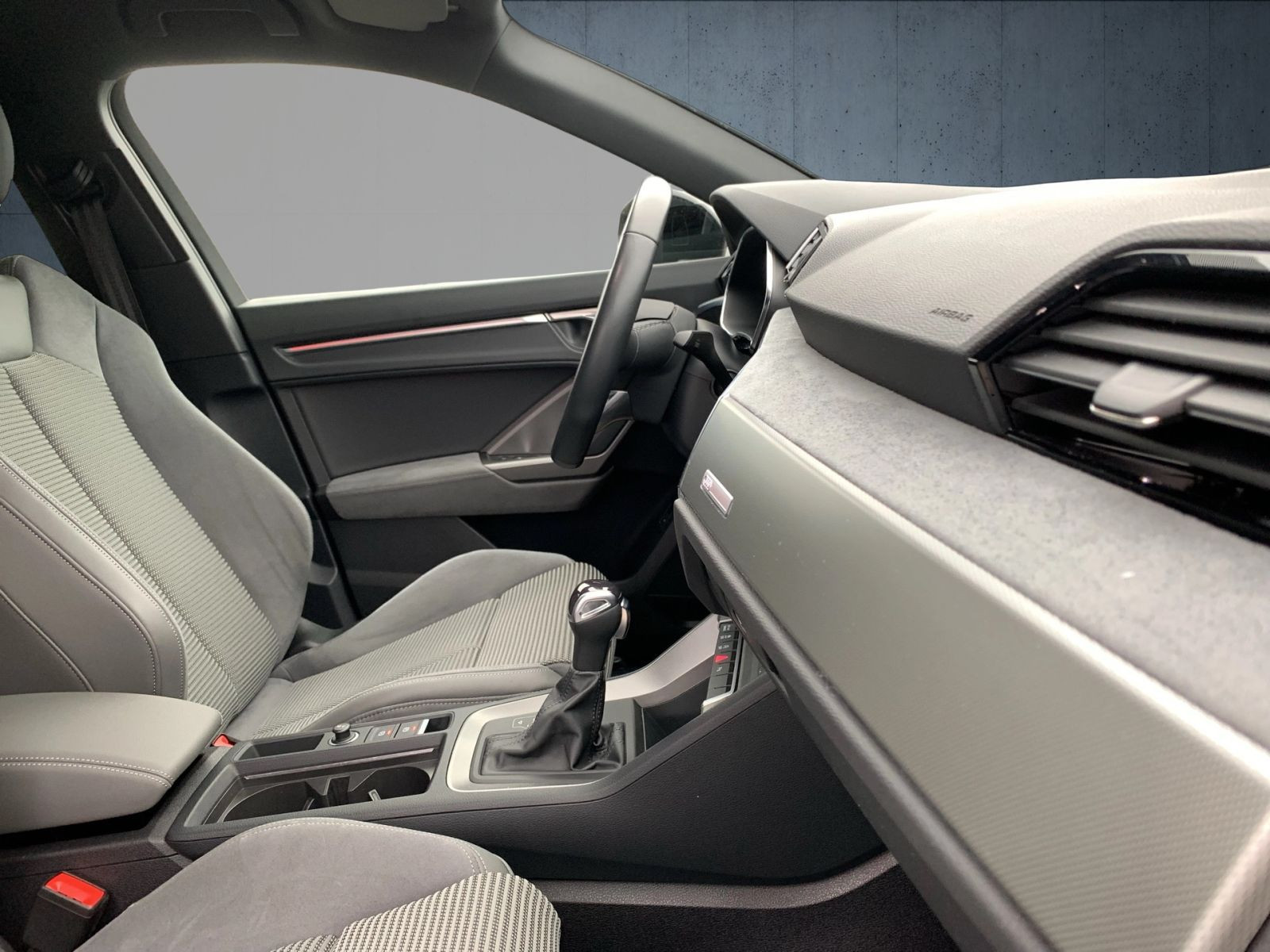Audi - Q3_17