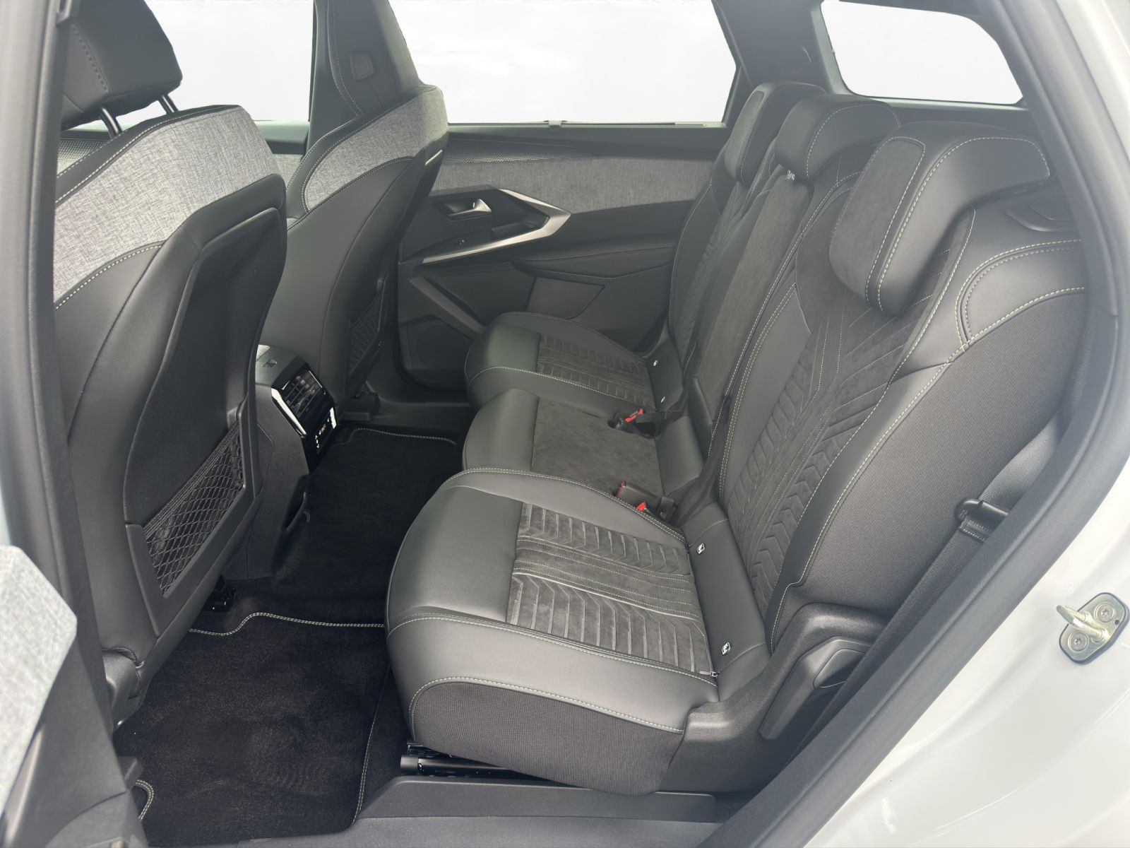 Peugeot - 5008_12