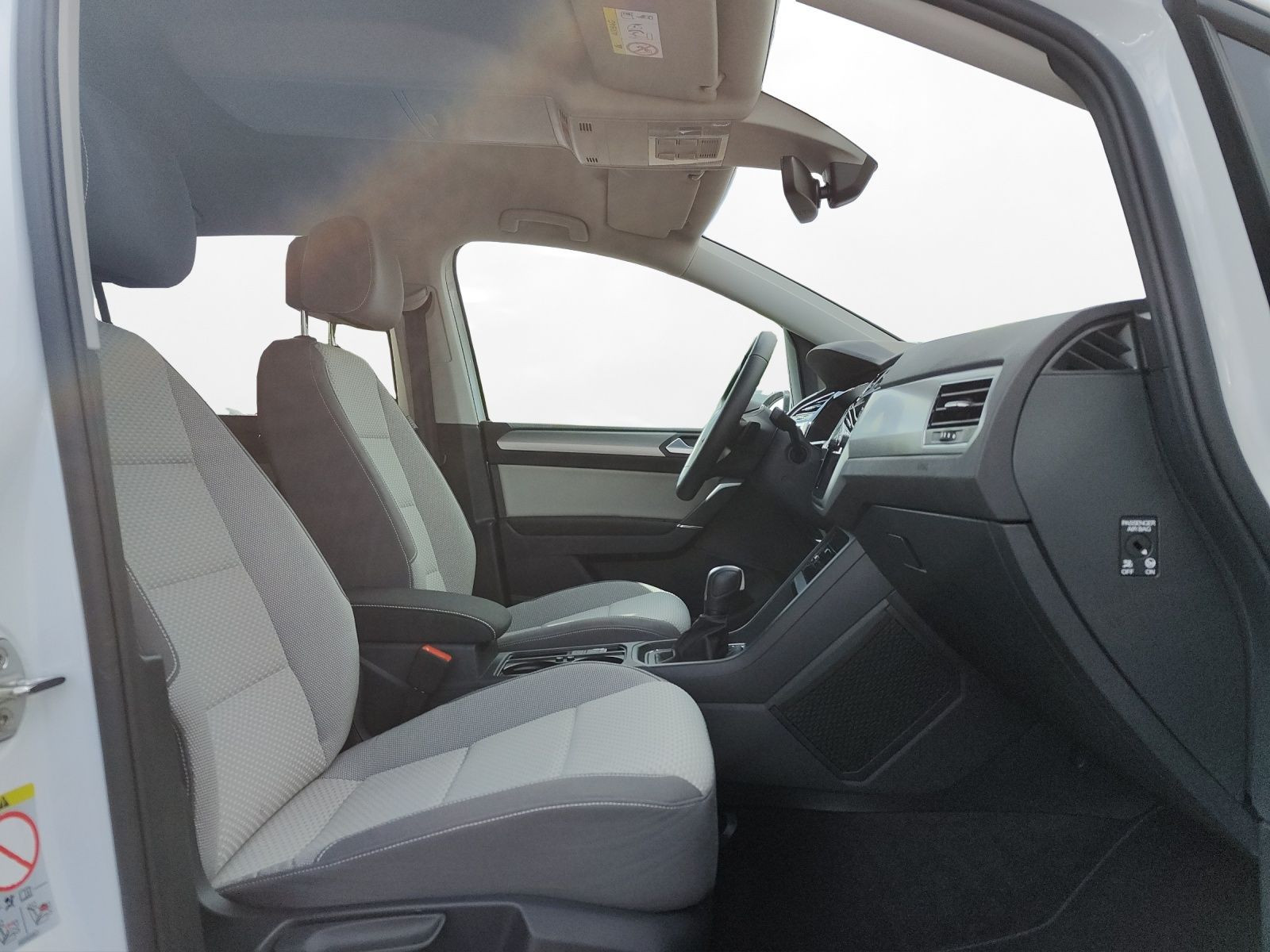 Volkswagen - Touran_13