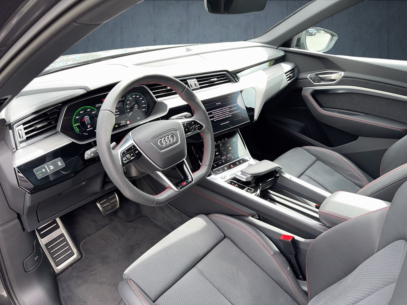 Audi - Q8 e-tron_11