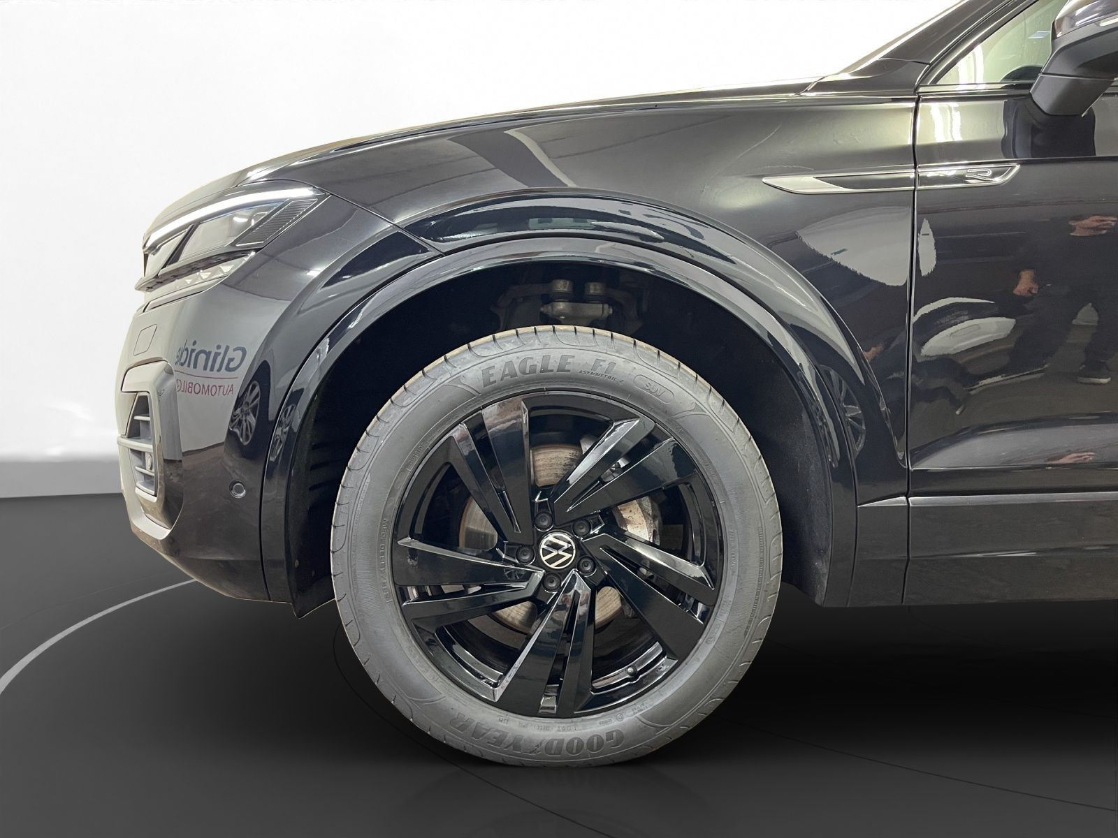 Volkswagen - Touareg_13