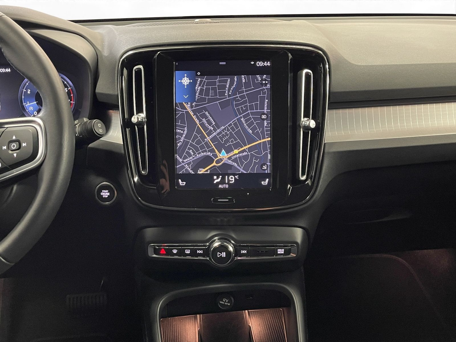 Volvo - XC40_8