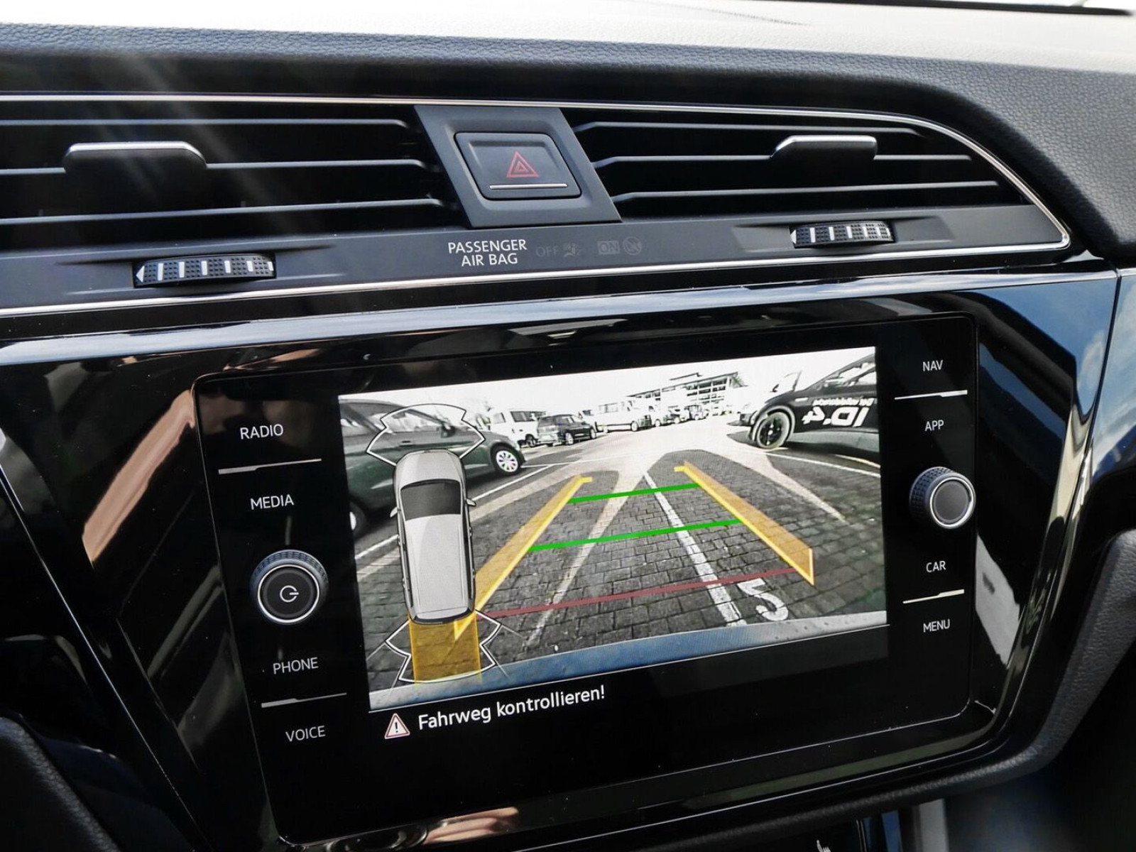 Volkswagen - Touran_14