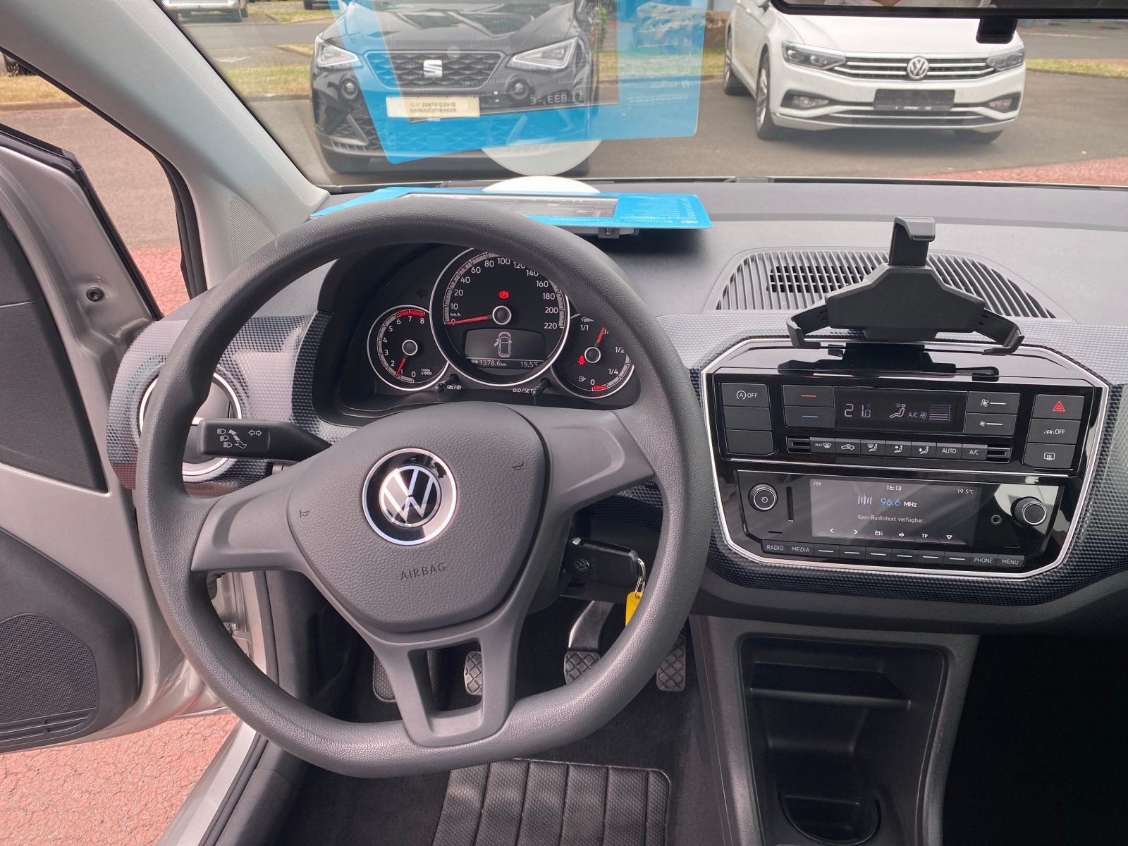 Volkswagen - up!_10