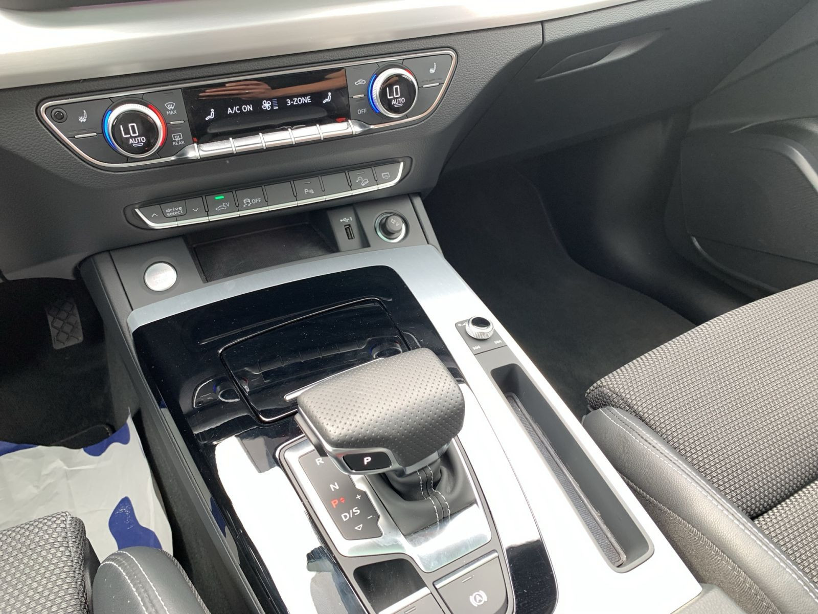 Audi - Q5_27
